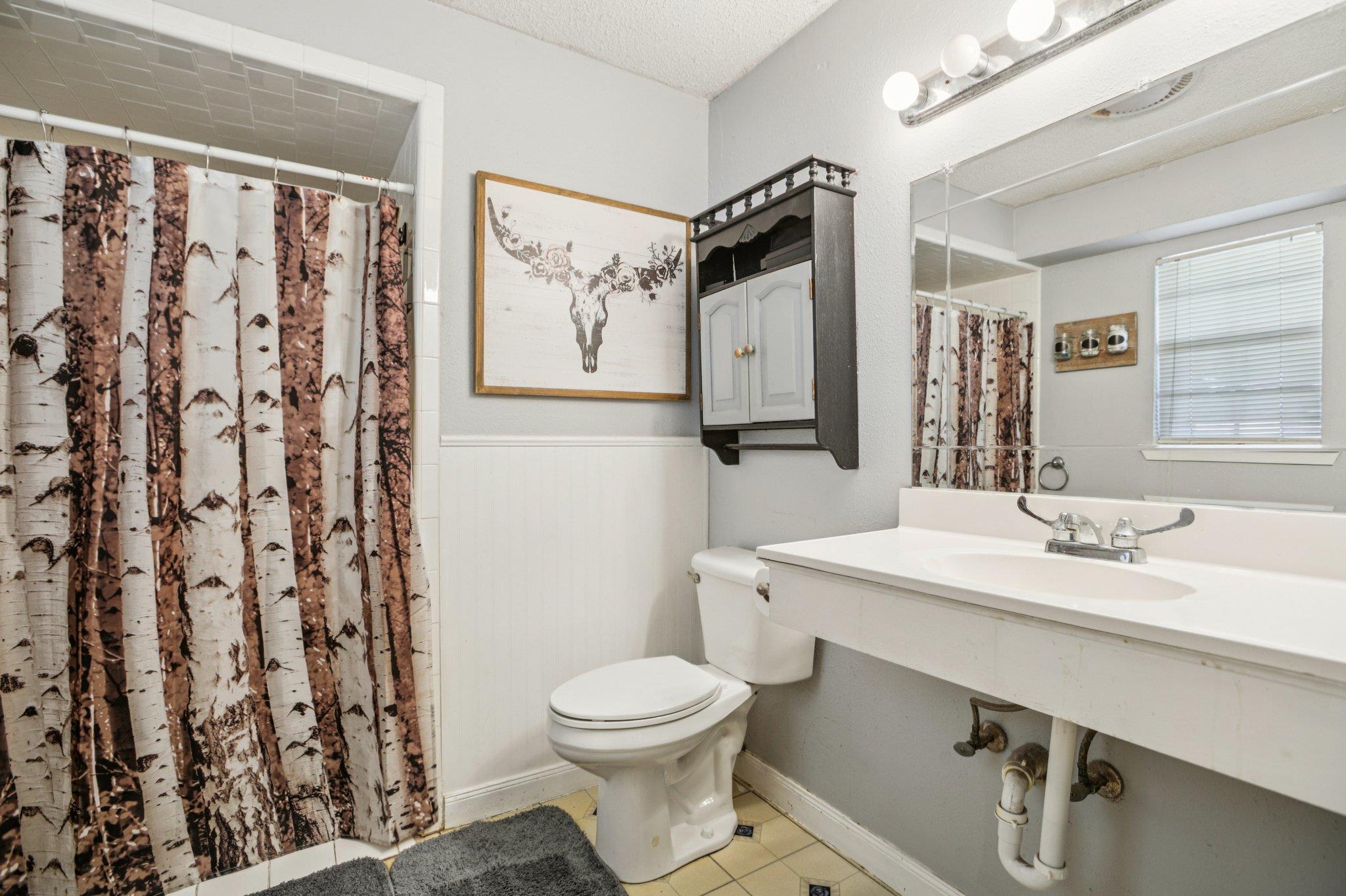 208 E Tomlinson St, Florence, TX 76527