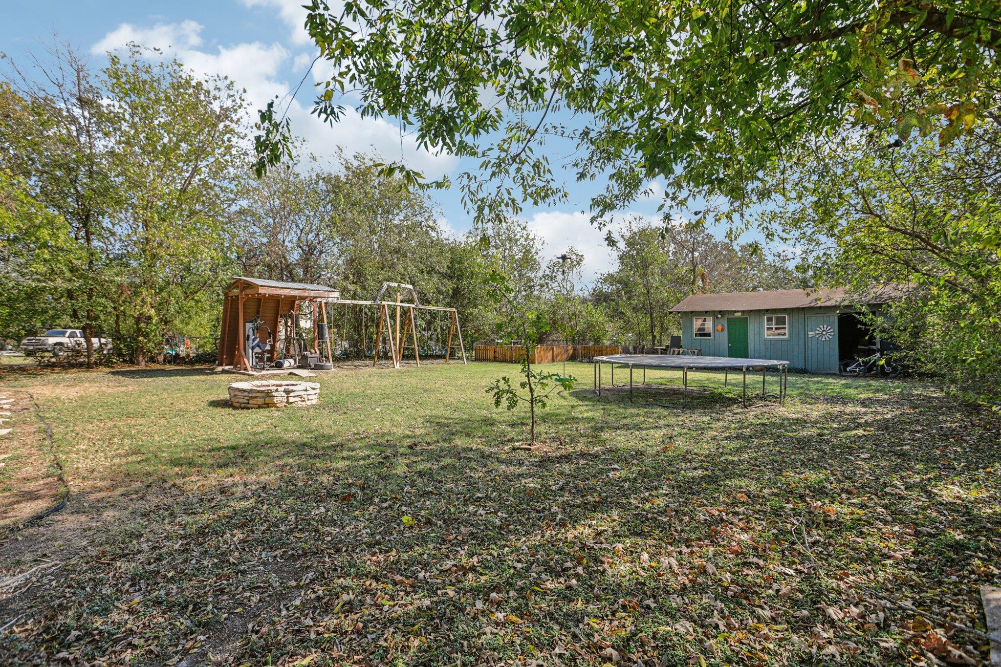 208 E Tomlinson St, Florence, TX 76527