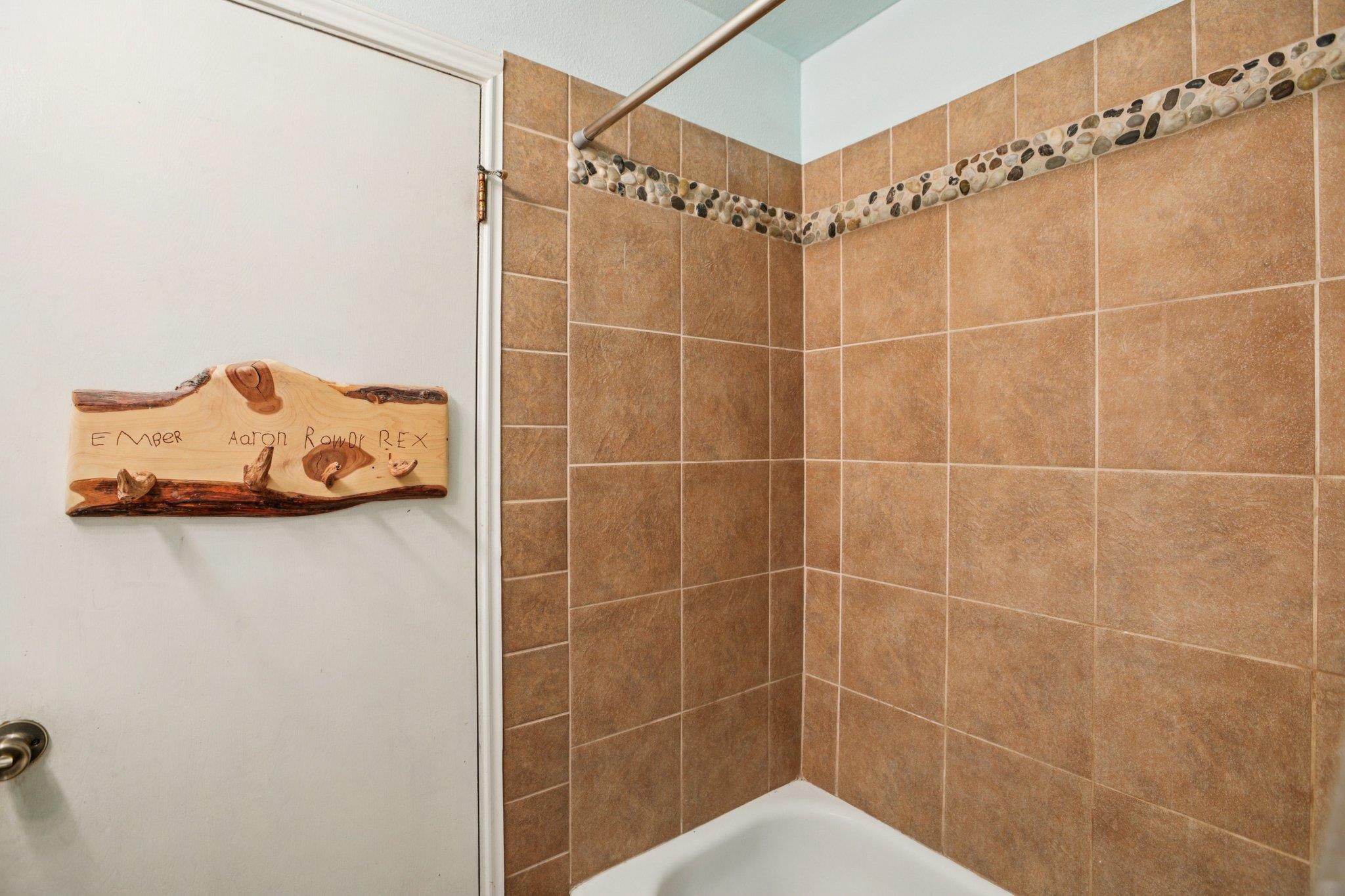 208 E Tomlinson St, Florence, TX 76527