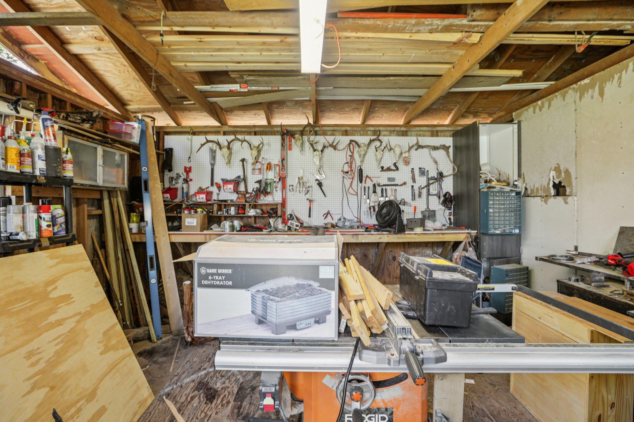 208 E Tomlinson St, Florence, TX 76527