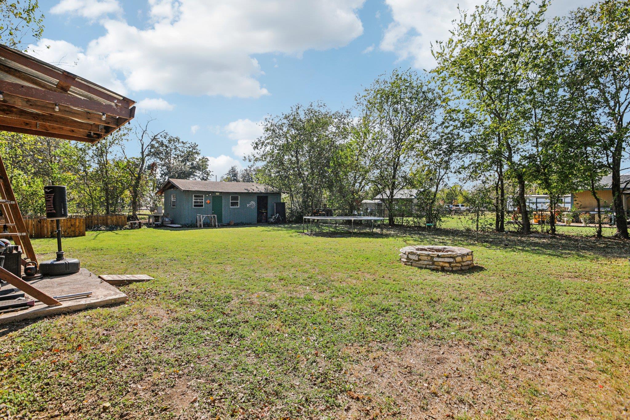208 E Tomlinson St, Florence, TX 76527