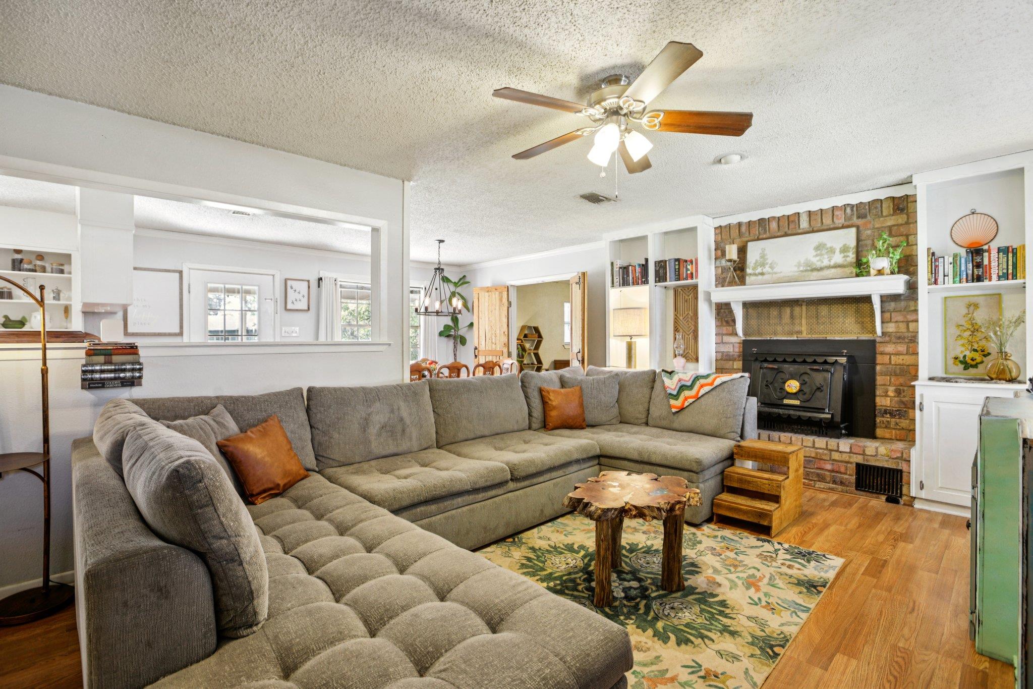 208 E Tomlinson St, Florence, TX 76527