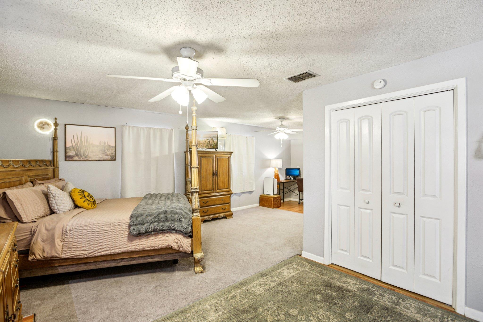 208 E Tomlinson St, Florence, TX 76527