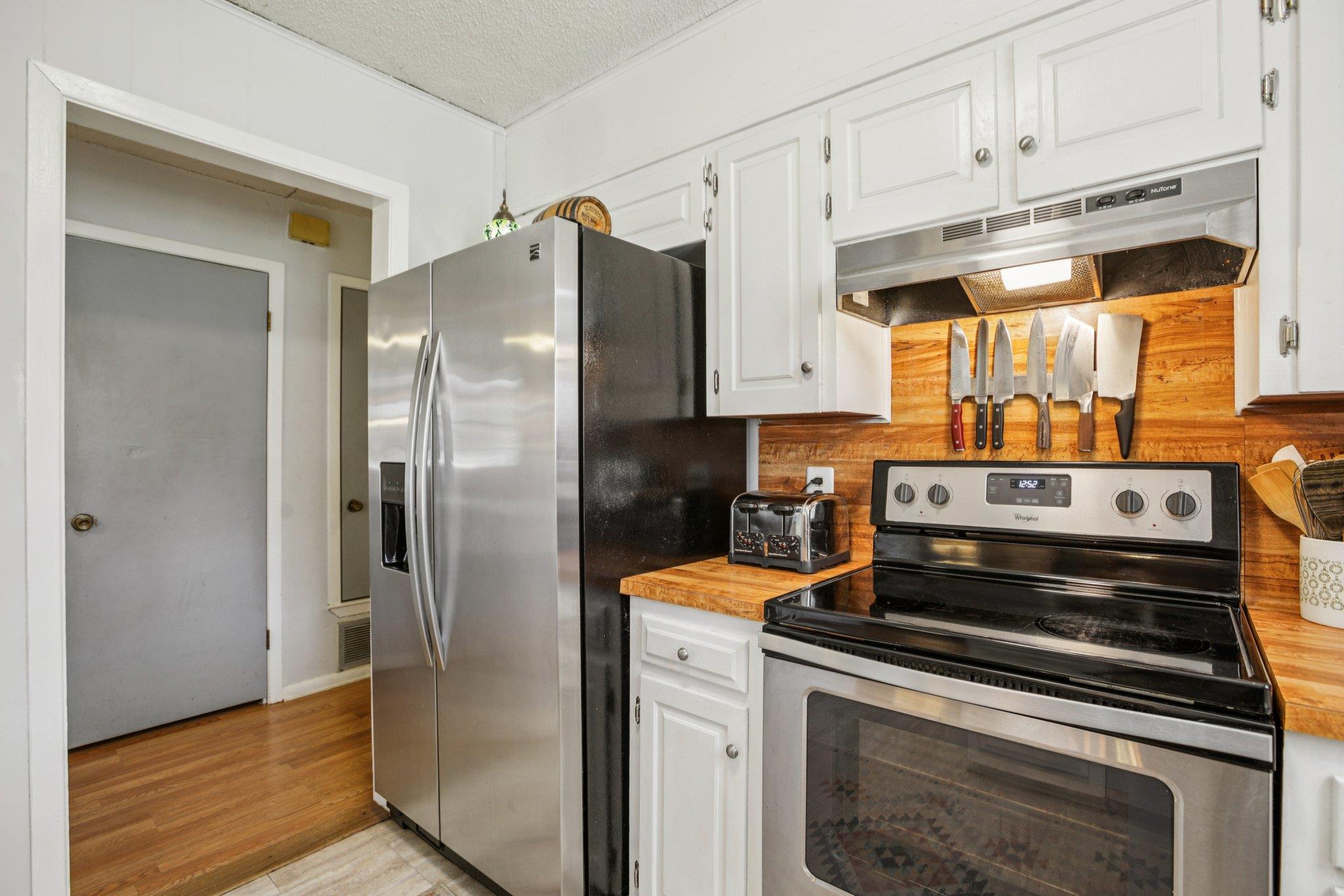 208 E Tomlinson St, Florence, TX 76527