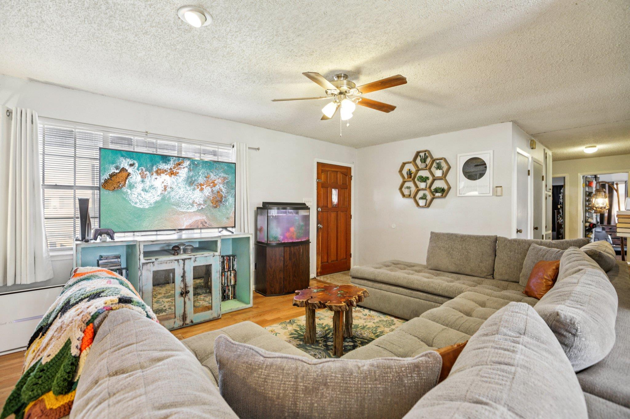 208 E Tomlinson St, Florence, TX 76527