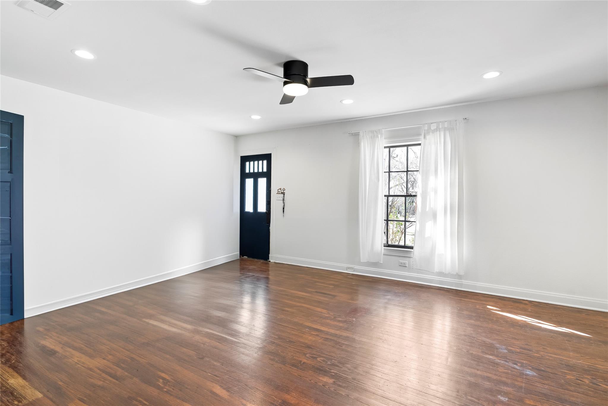 517 N Avenue F, Elgin, TX 78621