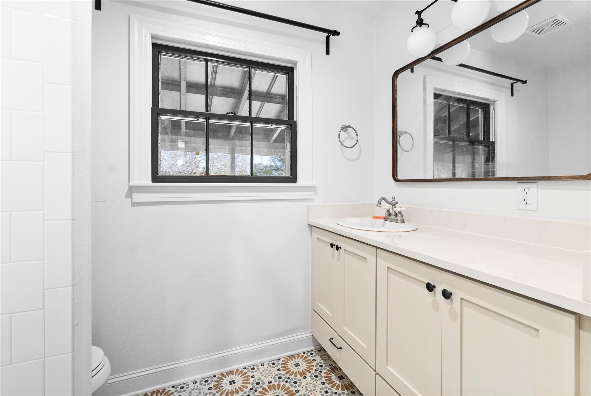 517 N Avenue F, Elgin, TX 78621