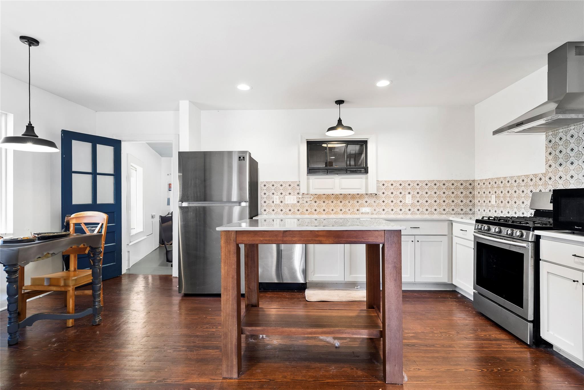 517 N Avenue F, Elgin, TX 78621