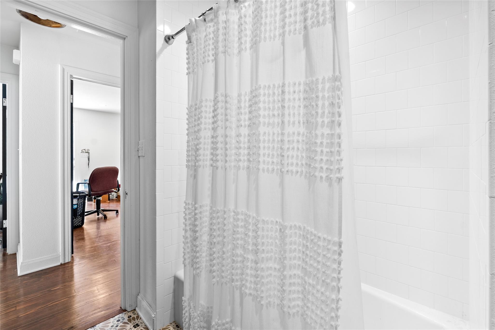 517 N Avenue F, Elgin, TX 78621