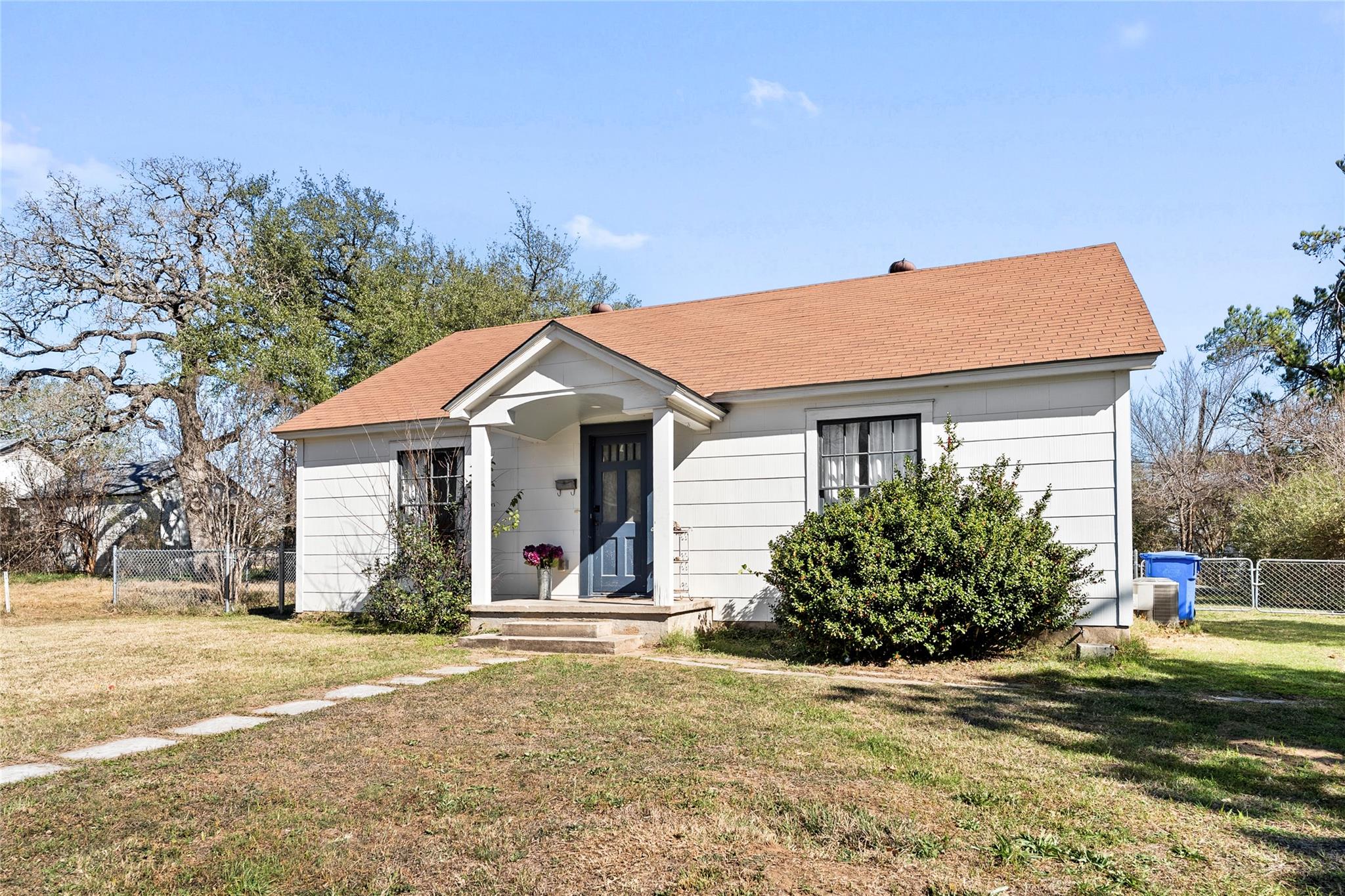 517 N Avenue F, Elgin, TX 78621