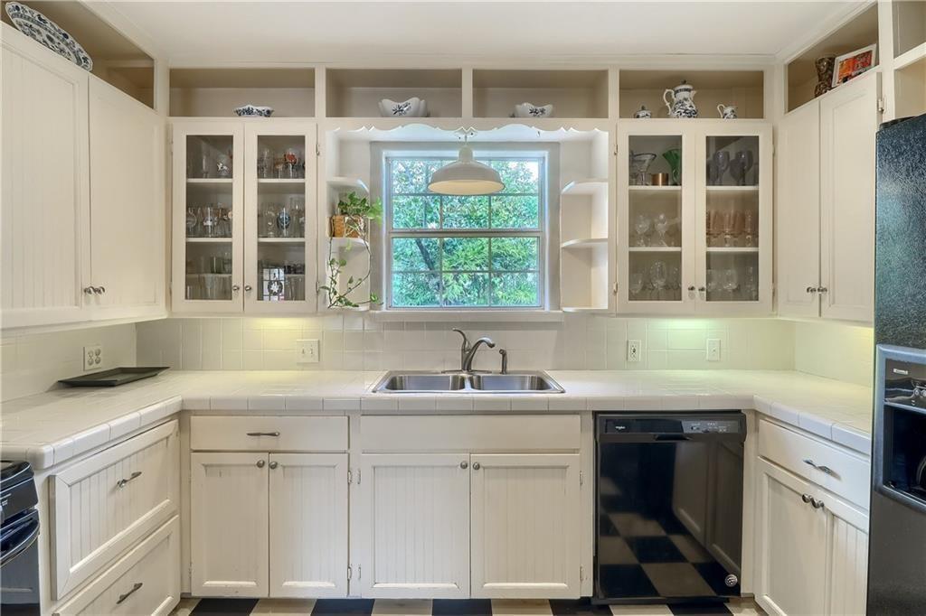 1504 Hillmont St, Austin, TX 78704