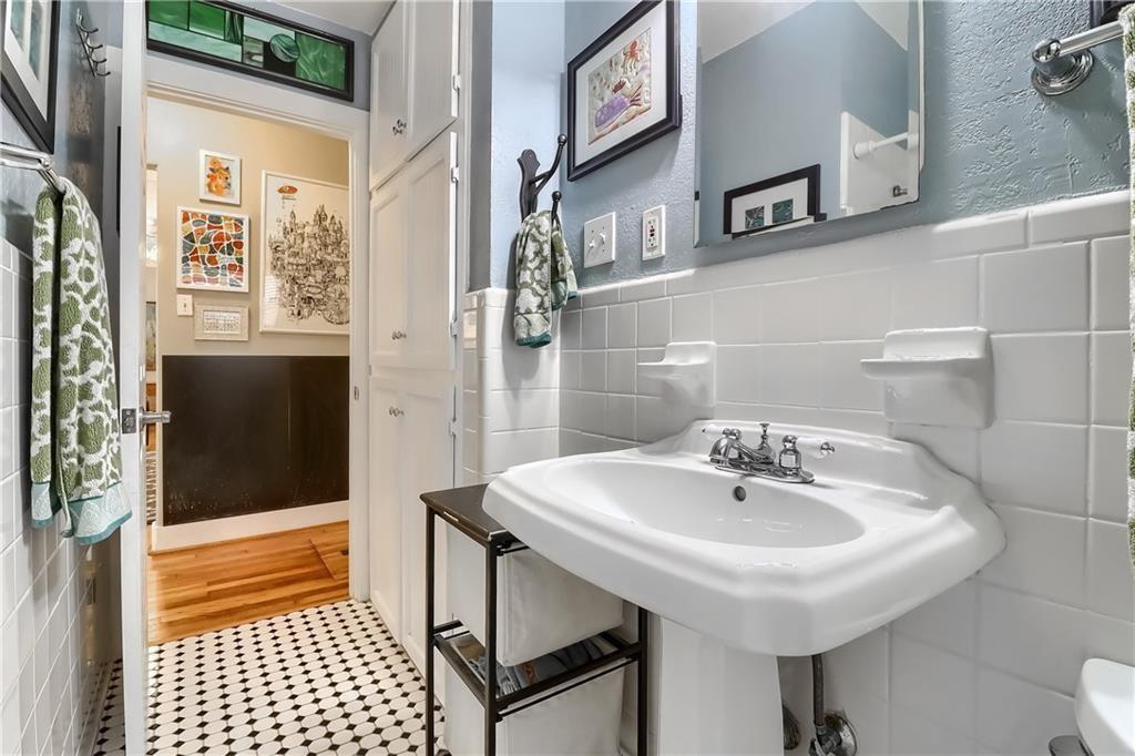 1504 Hillmont St, Austin, TX 78704