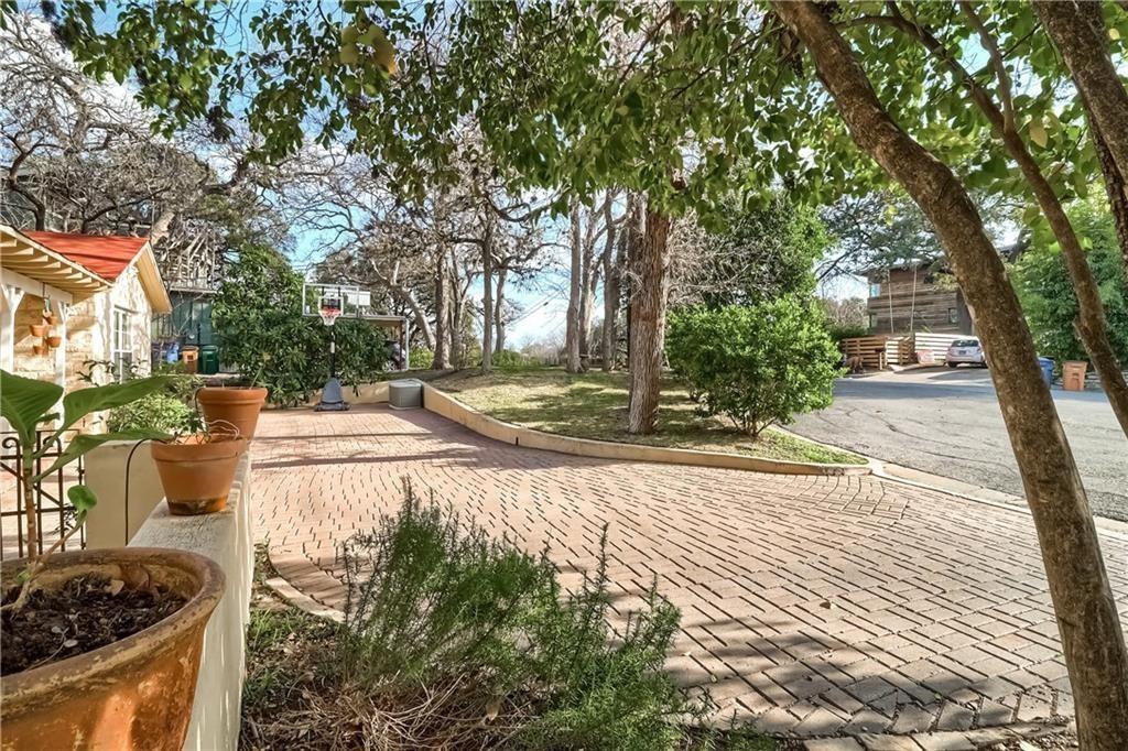 1504 Hillmont St, Austin, TX 78704