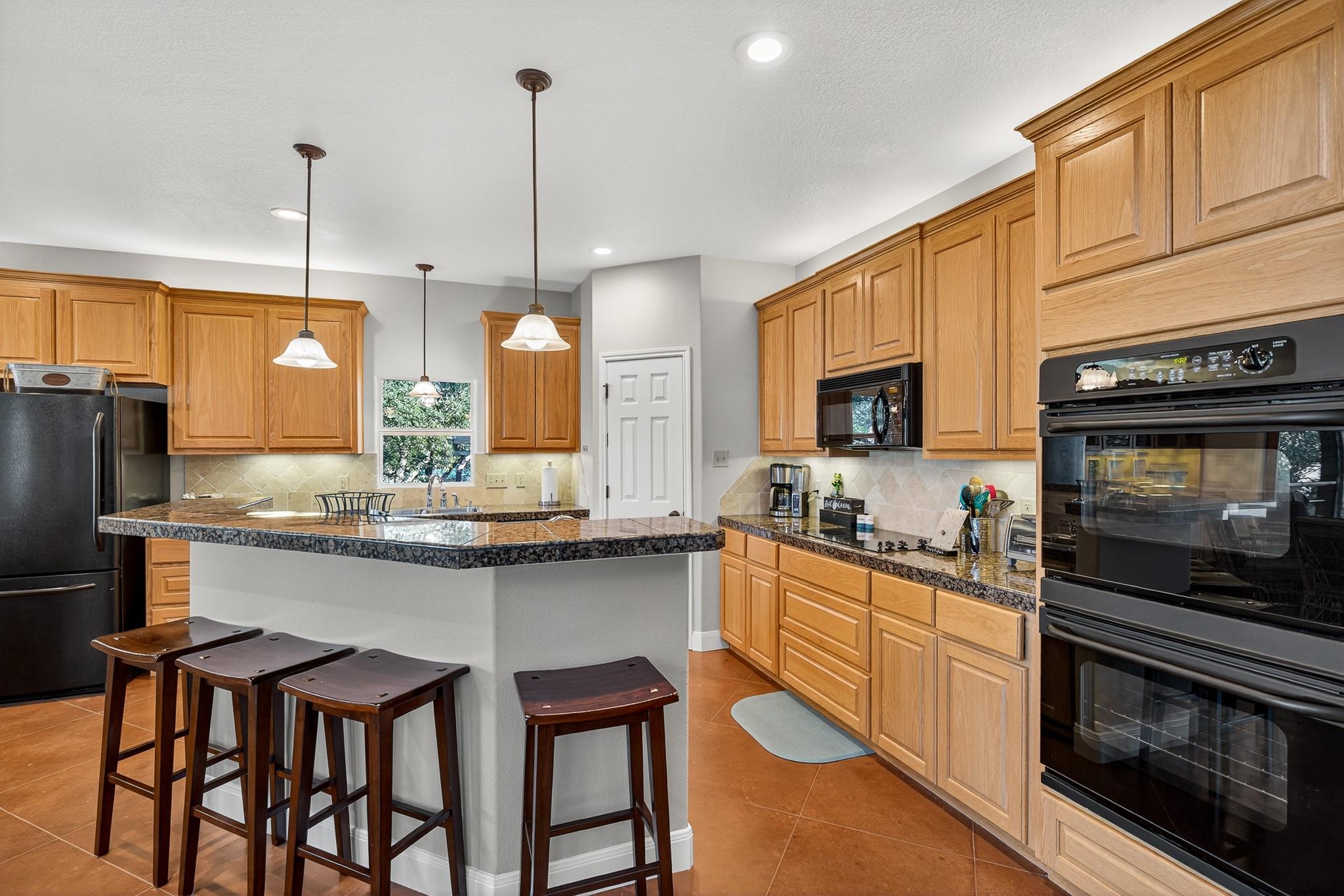 518 Morgan Creek Dr, Burnet, TX 78611