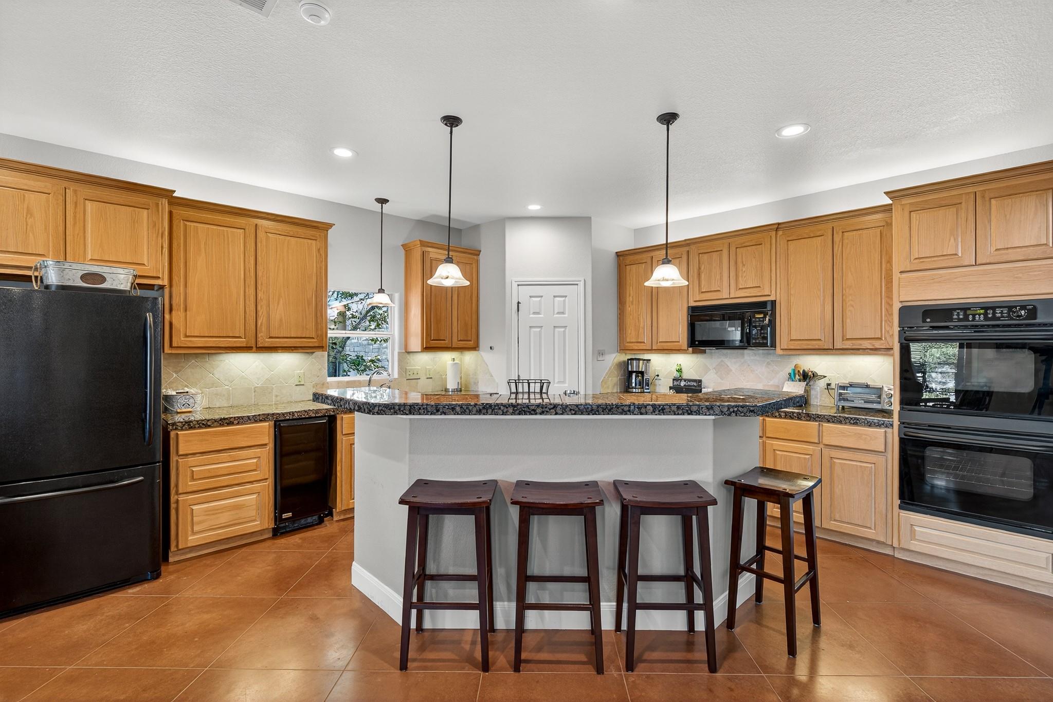 518 Morgan Creek Dr, Burnet, TX 78611