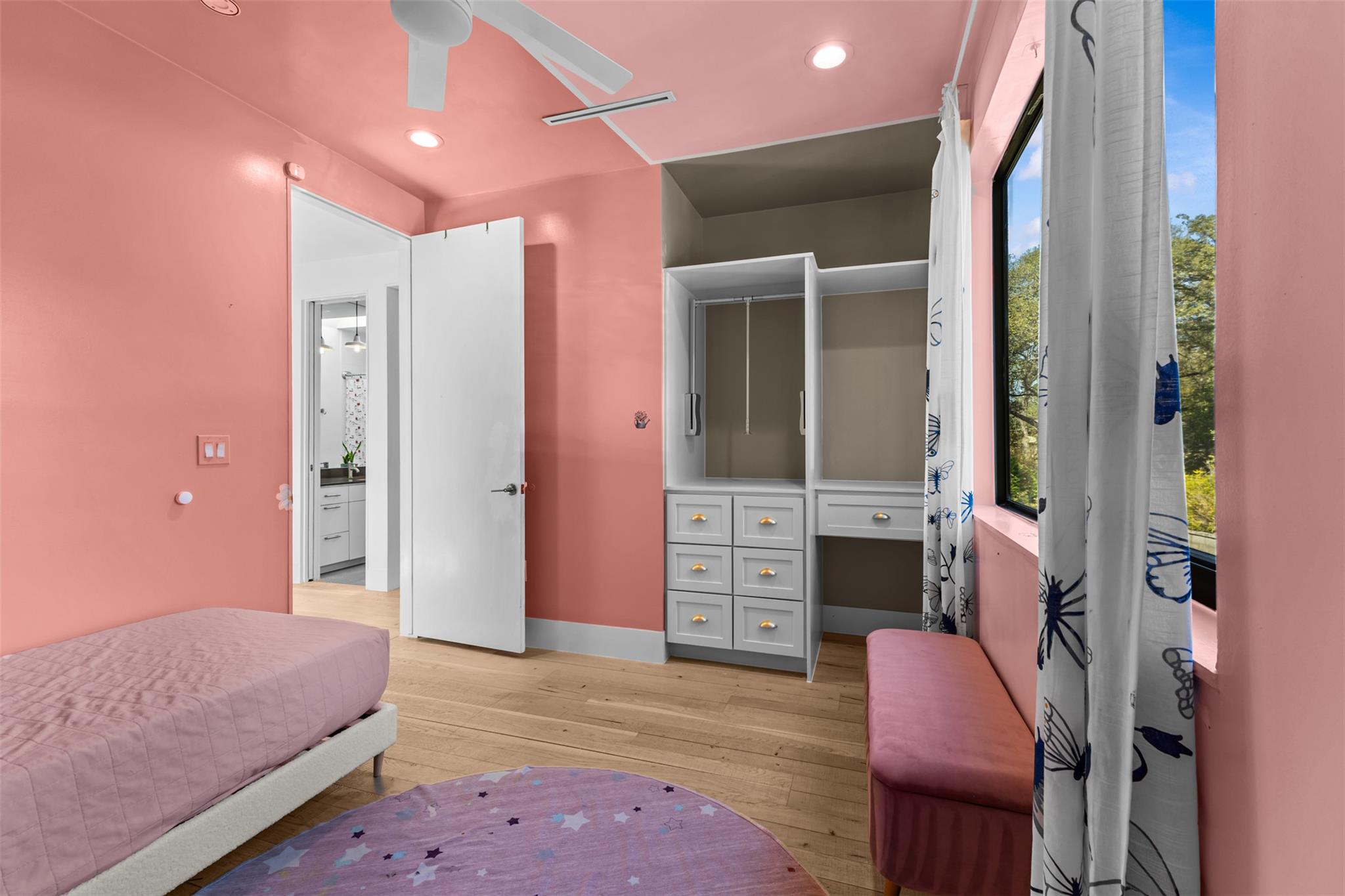 5704 Driftwood Dr, Austin, TX 78731