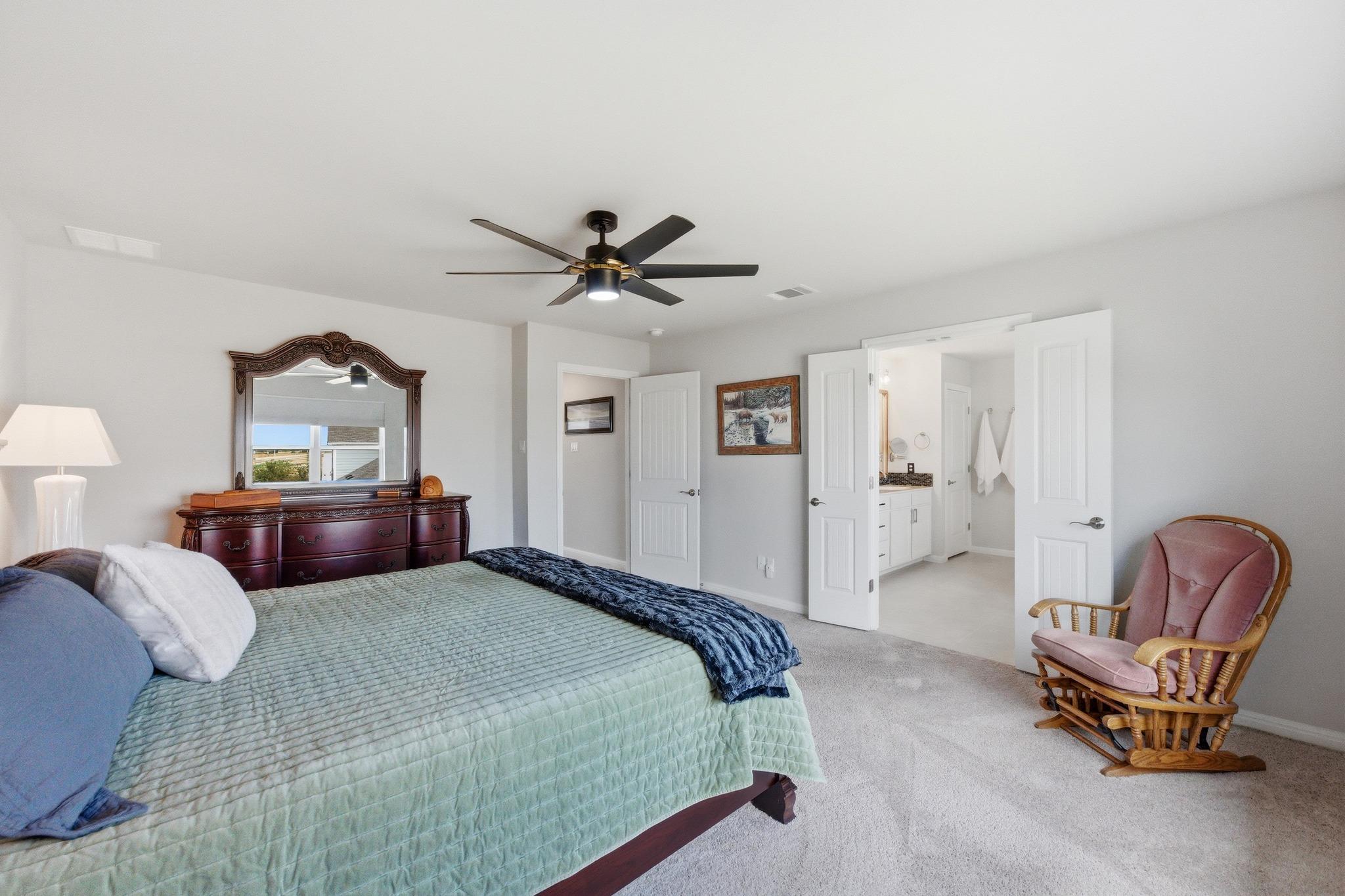 323 Blackbear Dr, Hutto, TX 78634