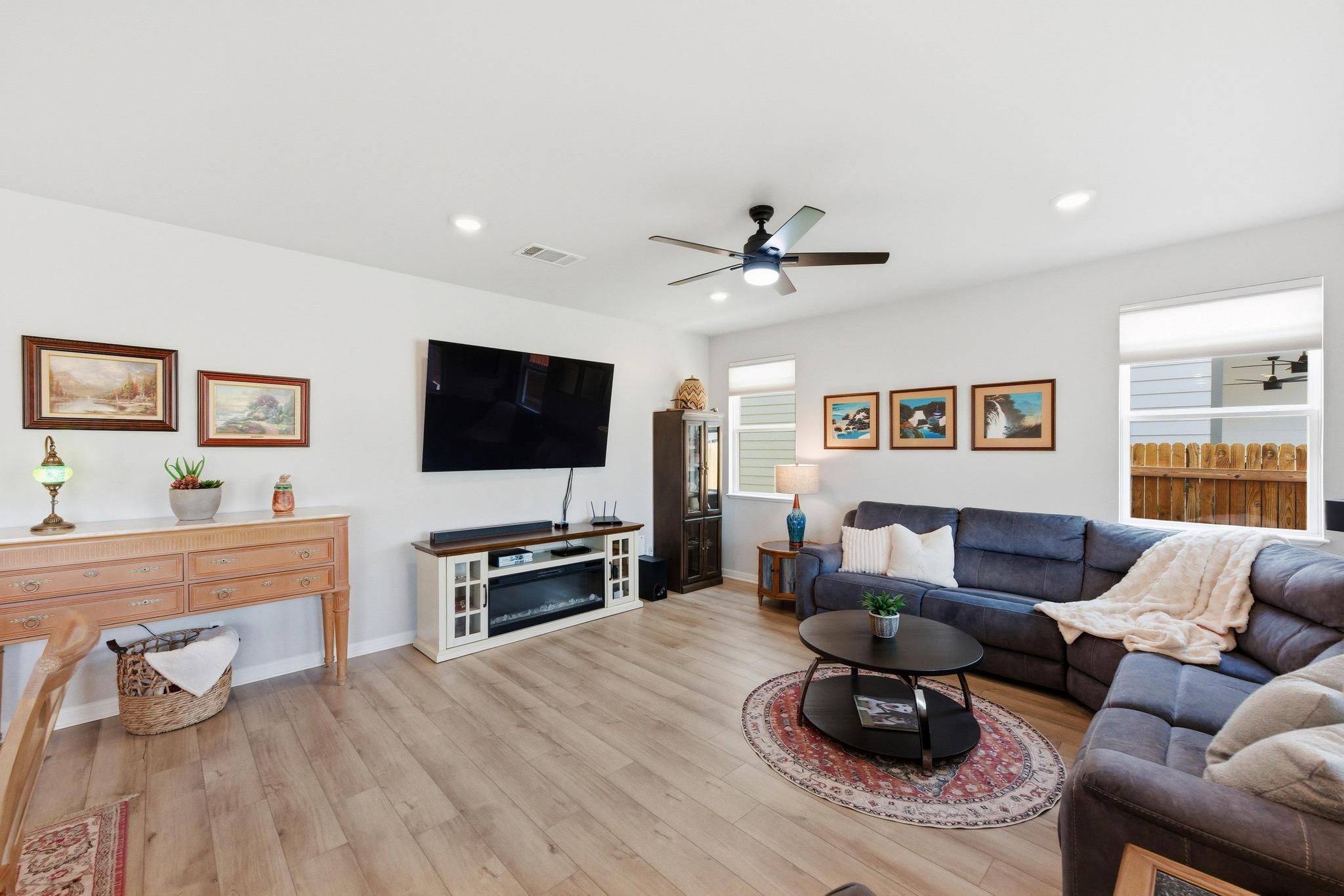 323 Blackbear Dr, Hutto, TX 78634