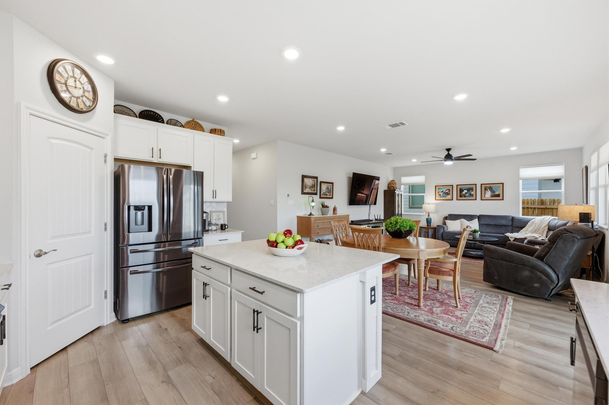 323 Blackbear Dr, Hutto, TX 78634