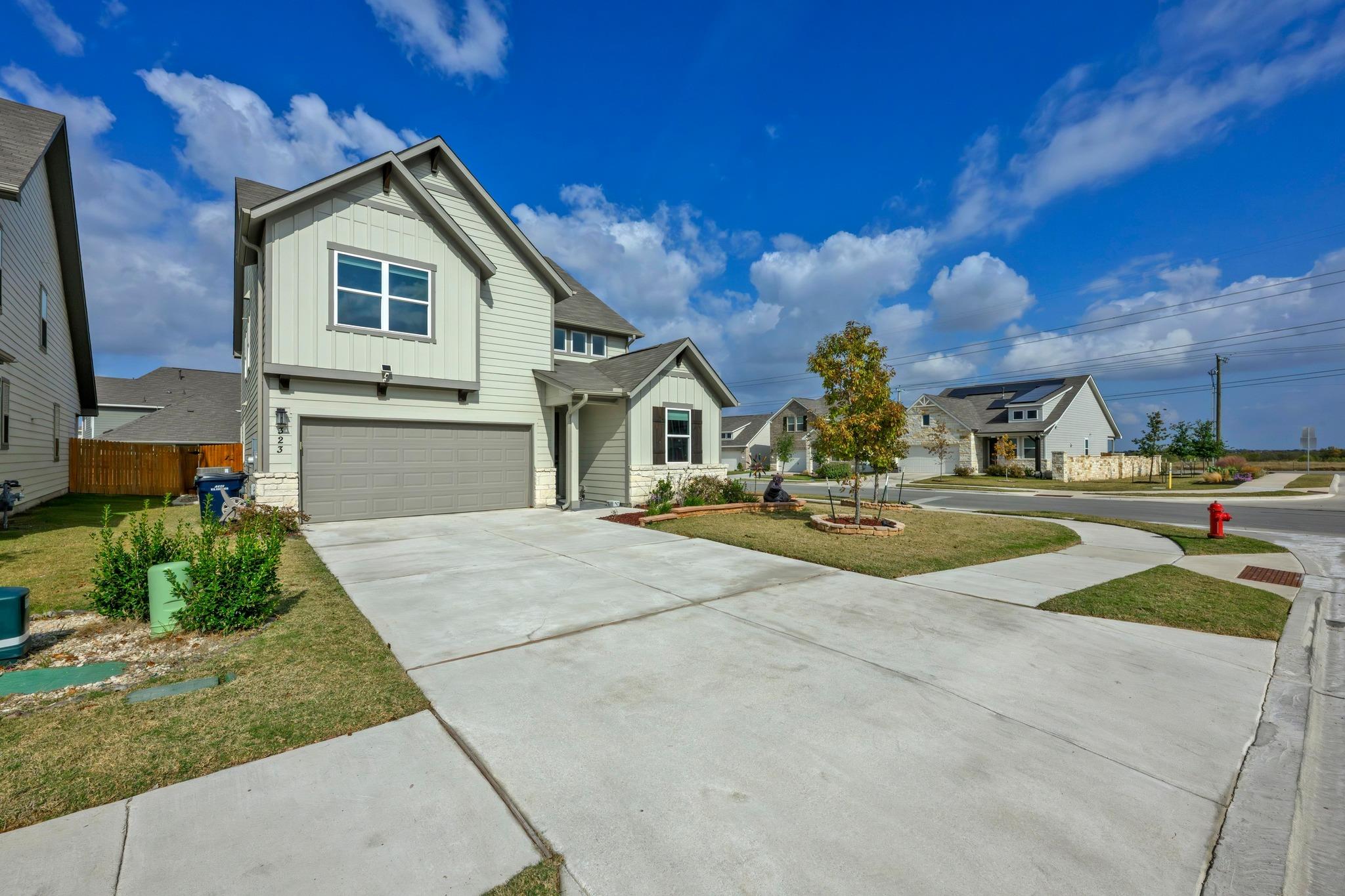 323 Blackbear Dr, Hutto, TX 78634