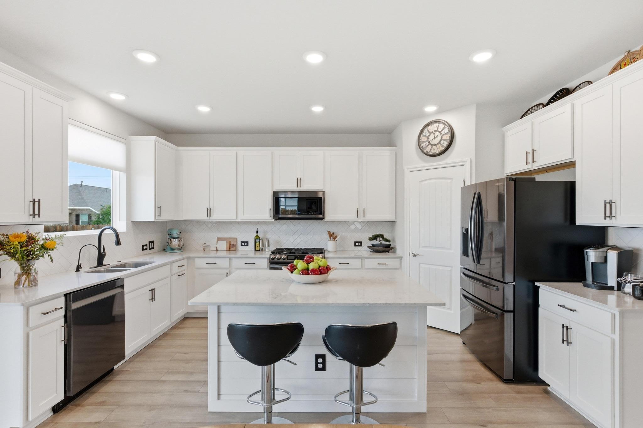 323 Blackbear Dr, Hutto, TX 78634