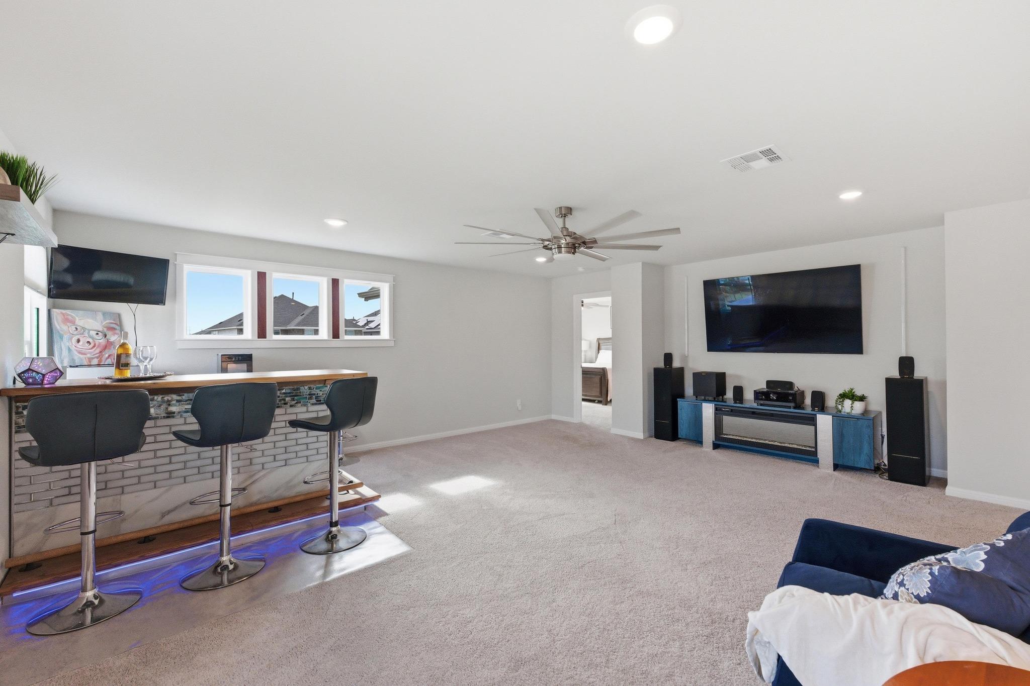 323 Blackbear Dr, Hutto, TX 78634