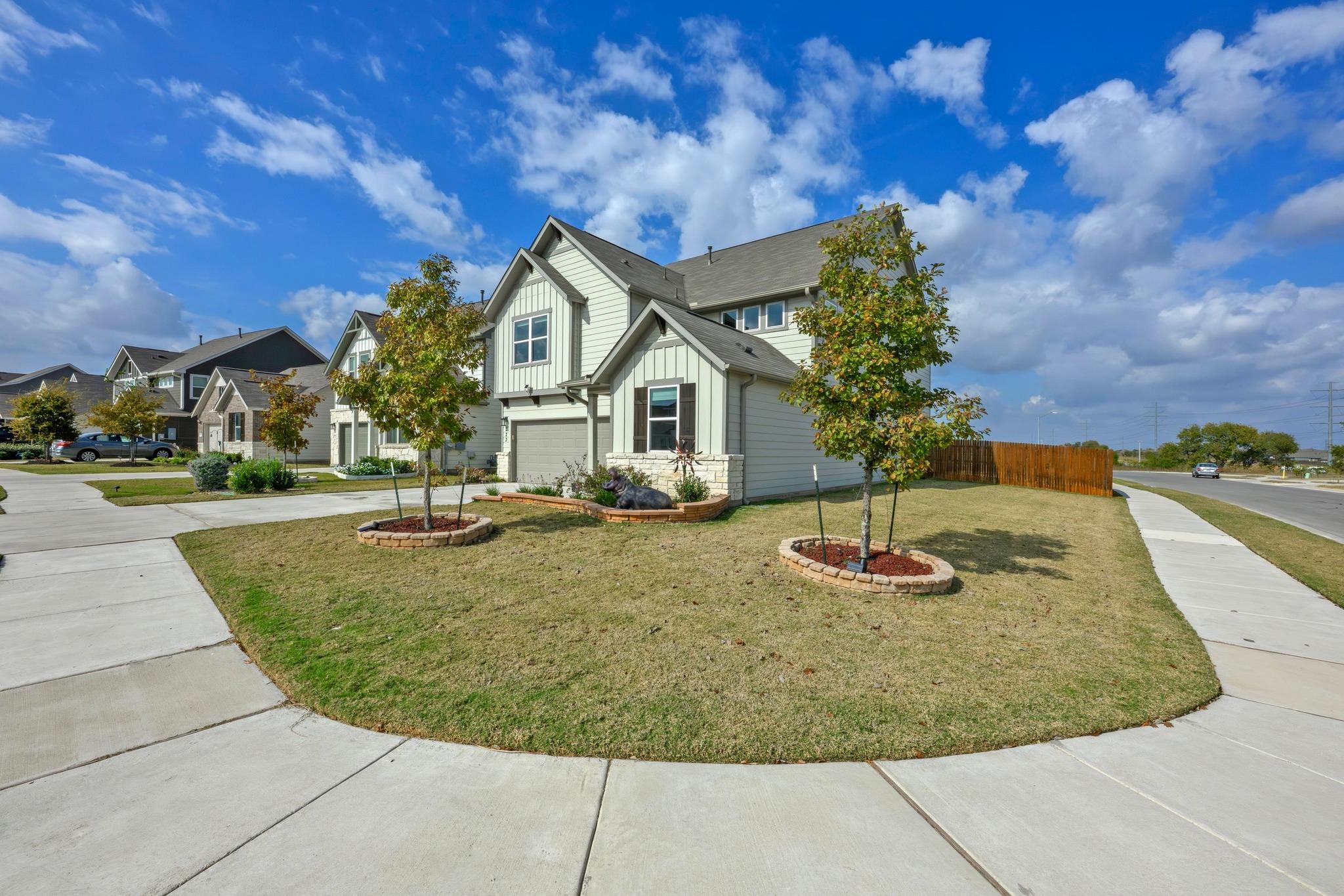 323 Blackbear Dr, Hutto, TX 78634