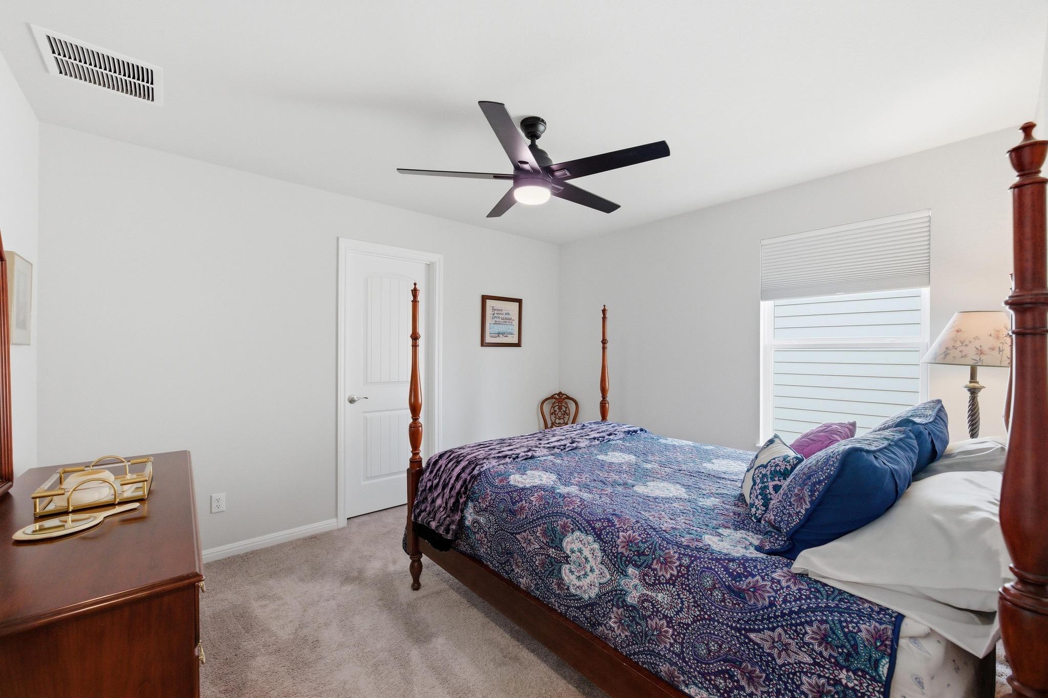 323 Blackbear Dr, Hutto, TX 78634