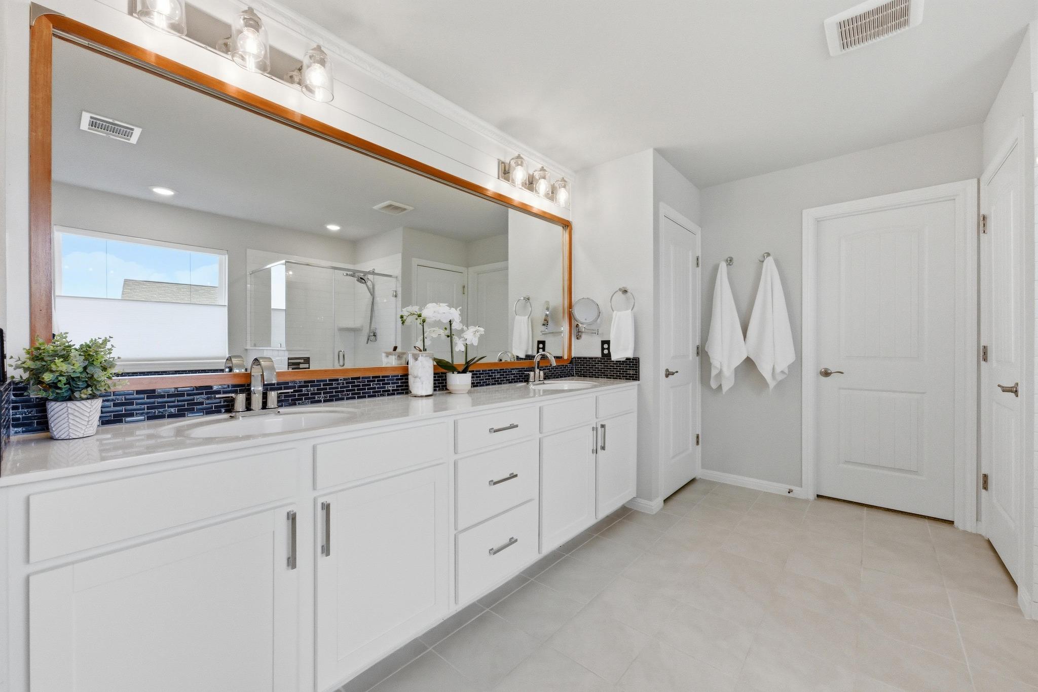 323 Blackbear Dr, Hutto, TX 78634