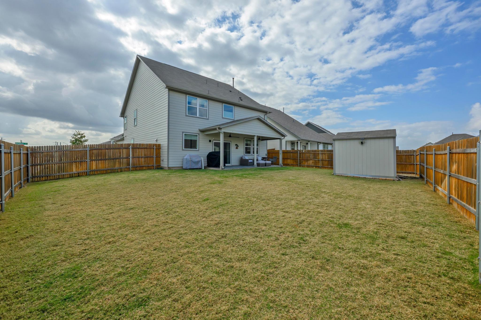 323 Blackbear Dr, Hutto, TX 78634