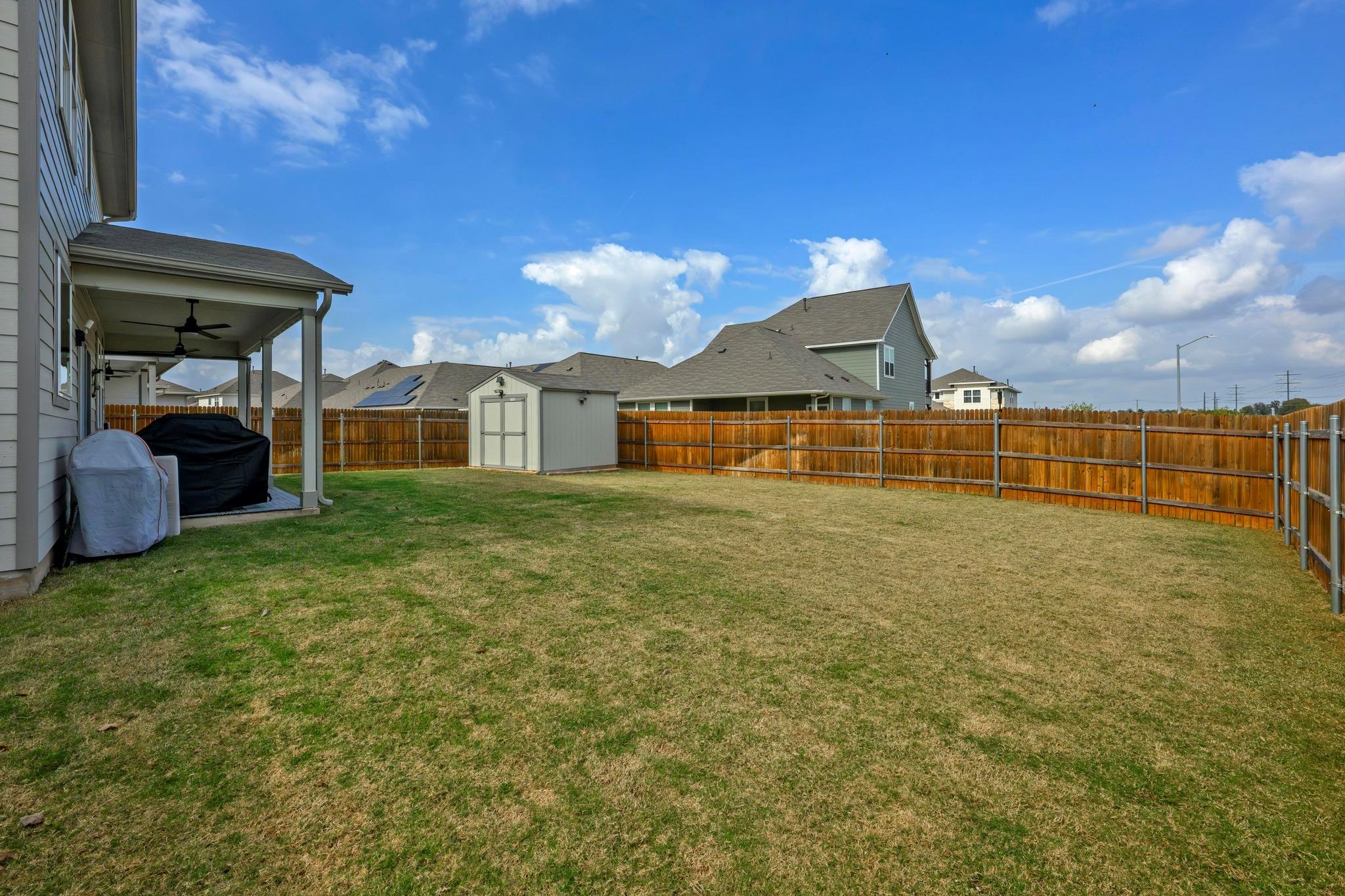 323 Blackbear Dr, Hutto, TX 78634