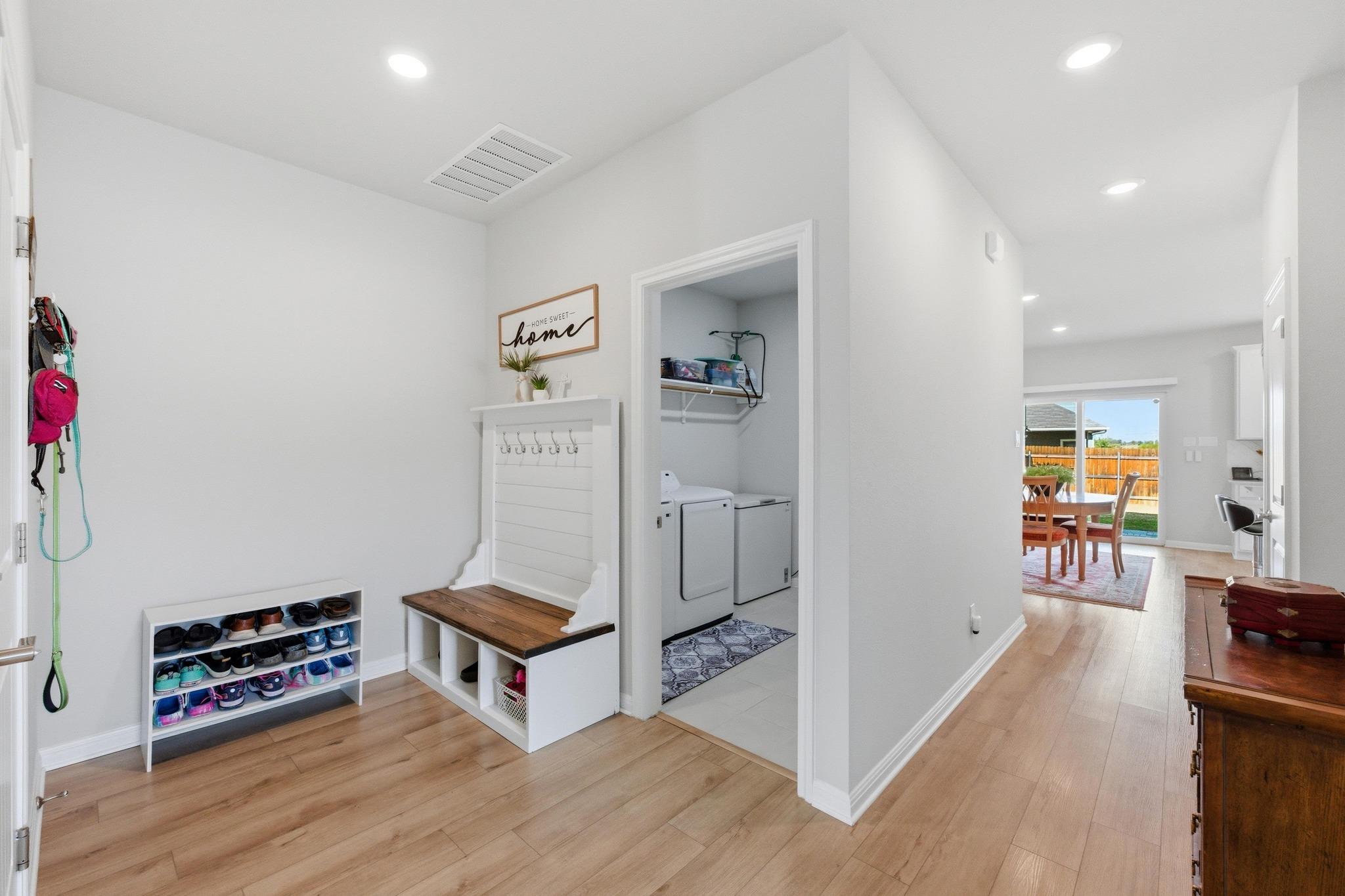 323 Blackbear Dr, Hutto, TX 78634