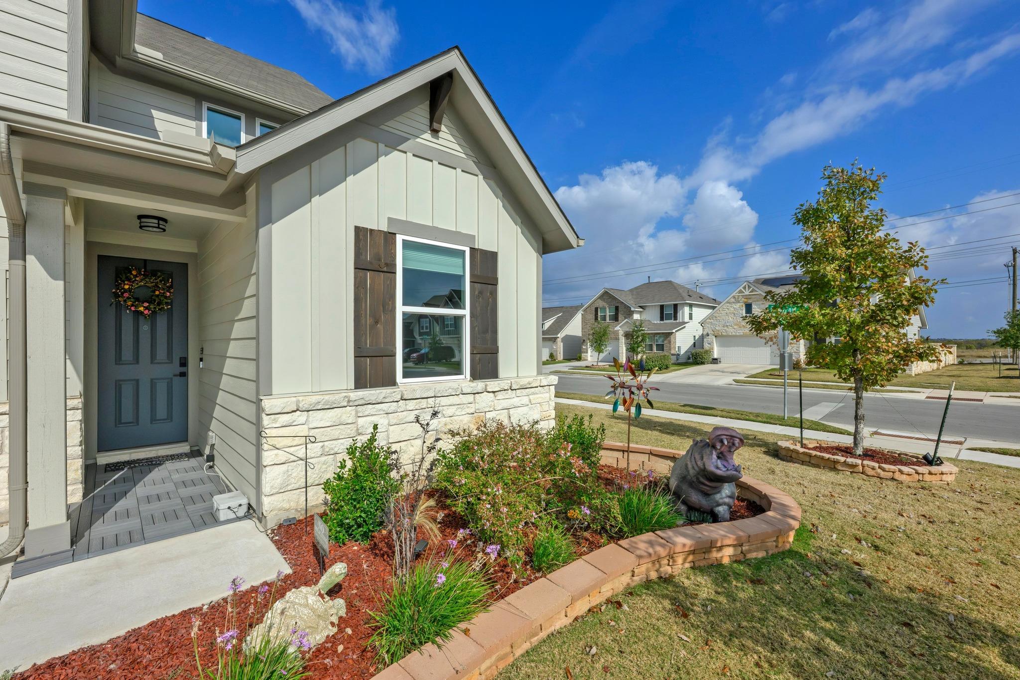 323 Blackbear Dr, Hutto, TX 78634