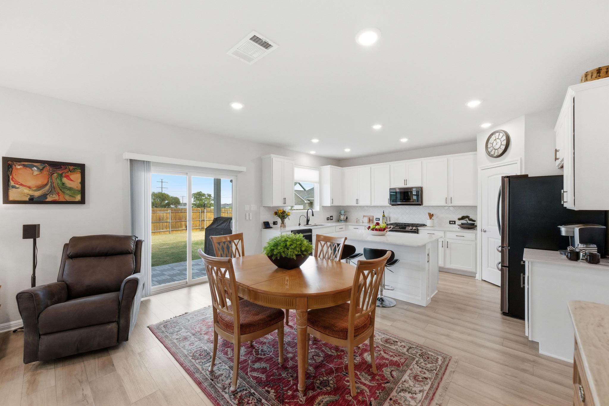 323 Blackbear Dr, Hutto, TX 78634