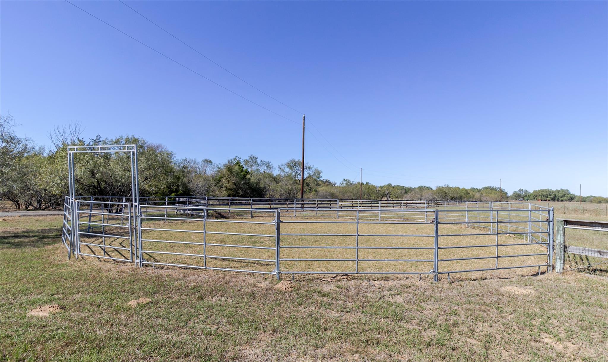 397 Glass Ln, Bastrop, TX 78602