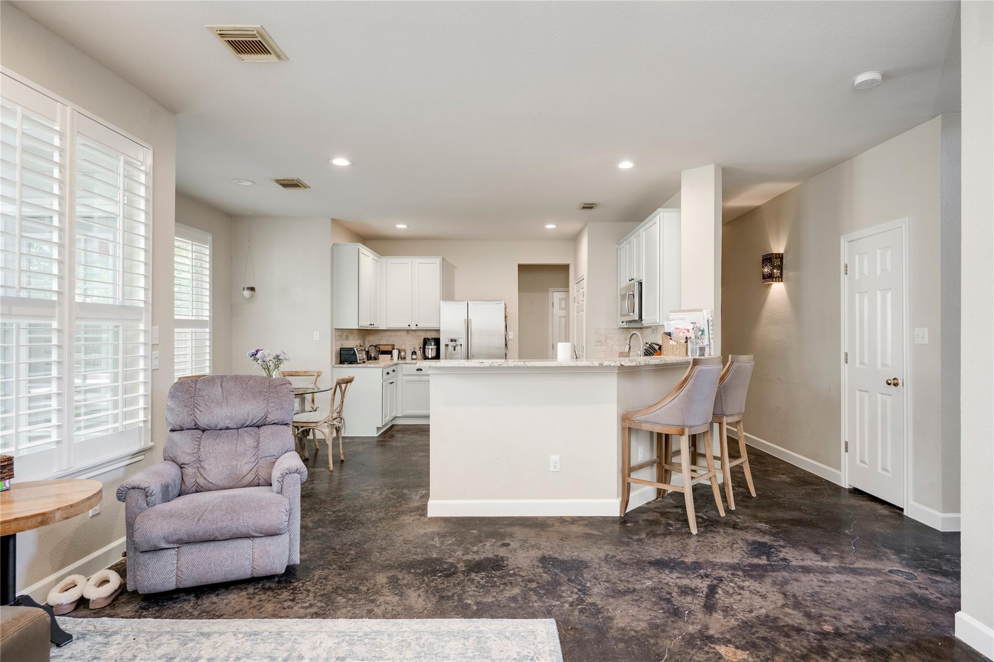 2729 Kinney Oaks Ct, Austin, TX 78704