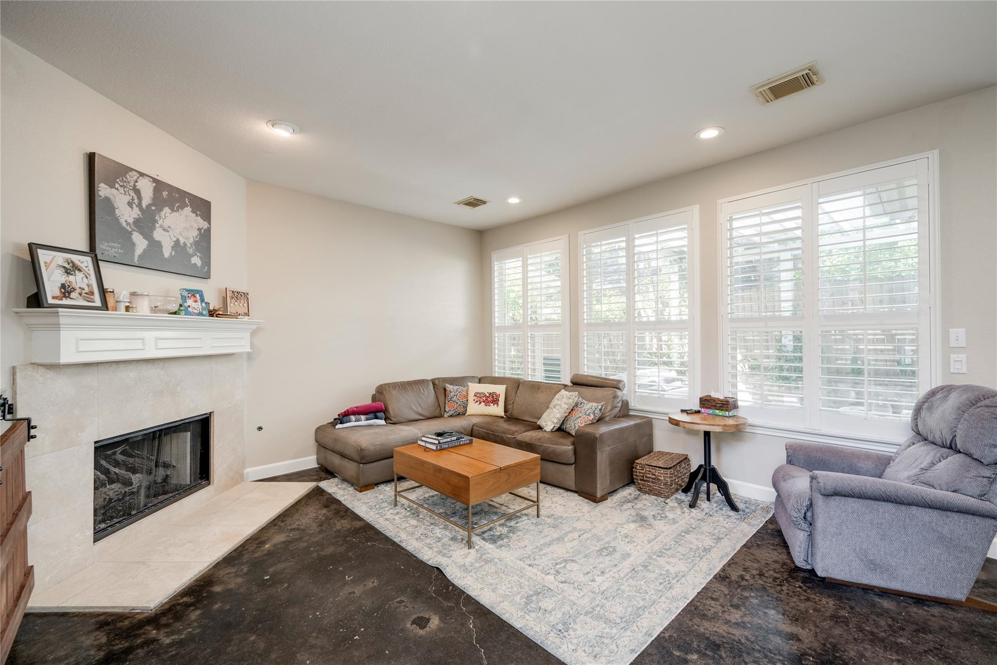 2729 Kinney Oaks Ct, Austin, TX 78704