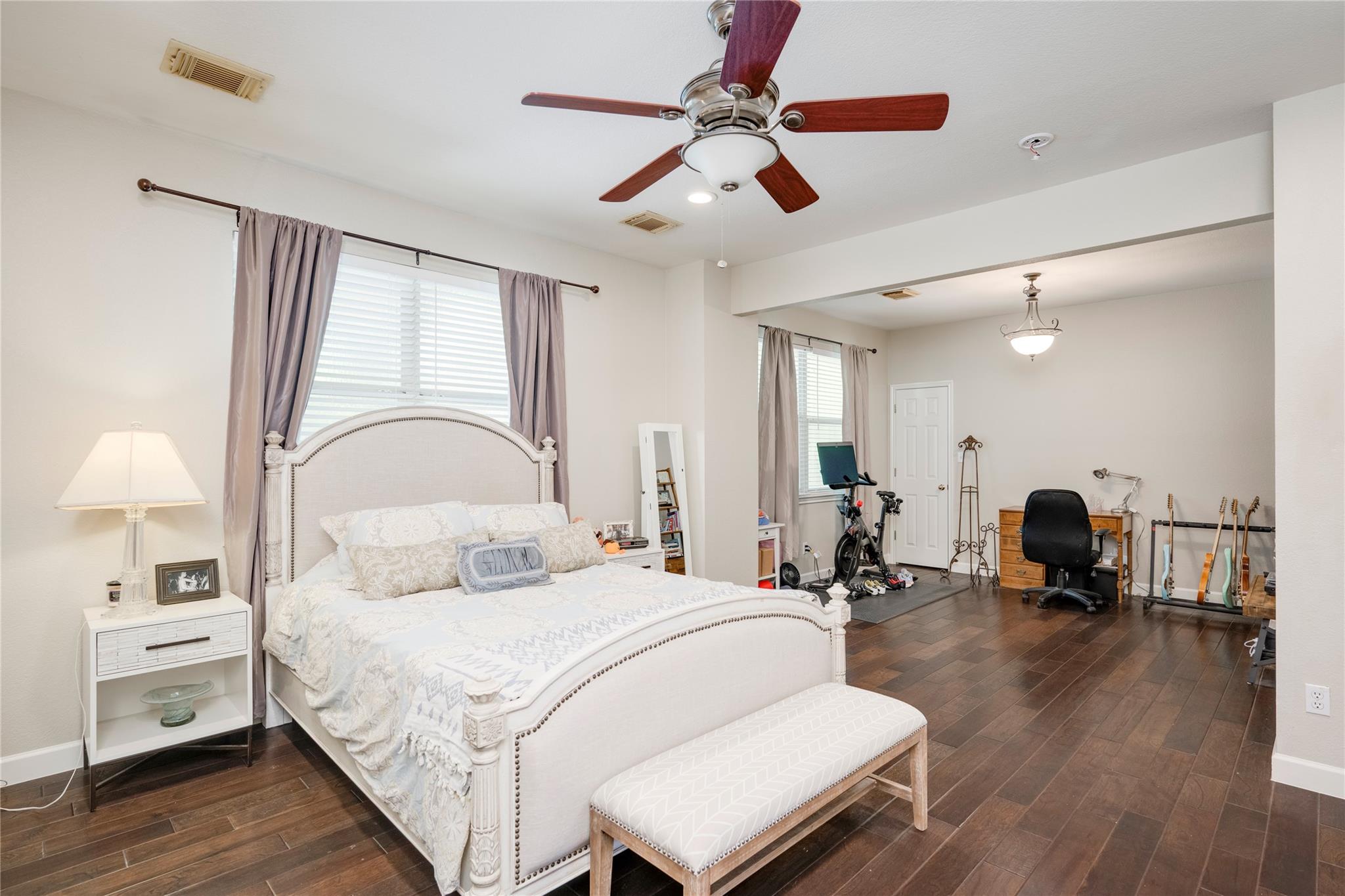 2729 Kinney Oaks Ct, Austin, TX 78704