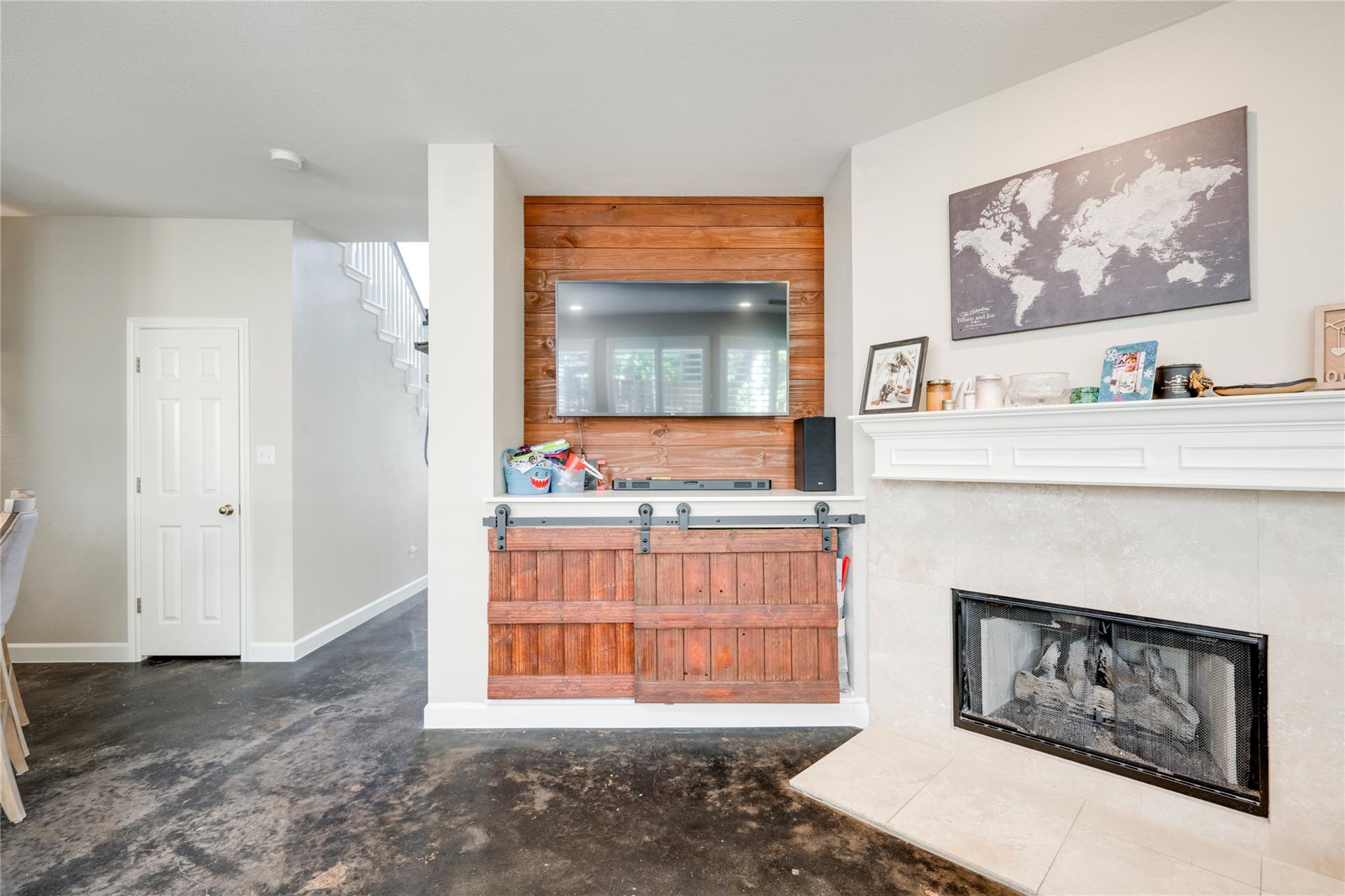 2729 Kinney Oaks Ct, Austin, TX 78704