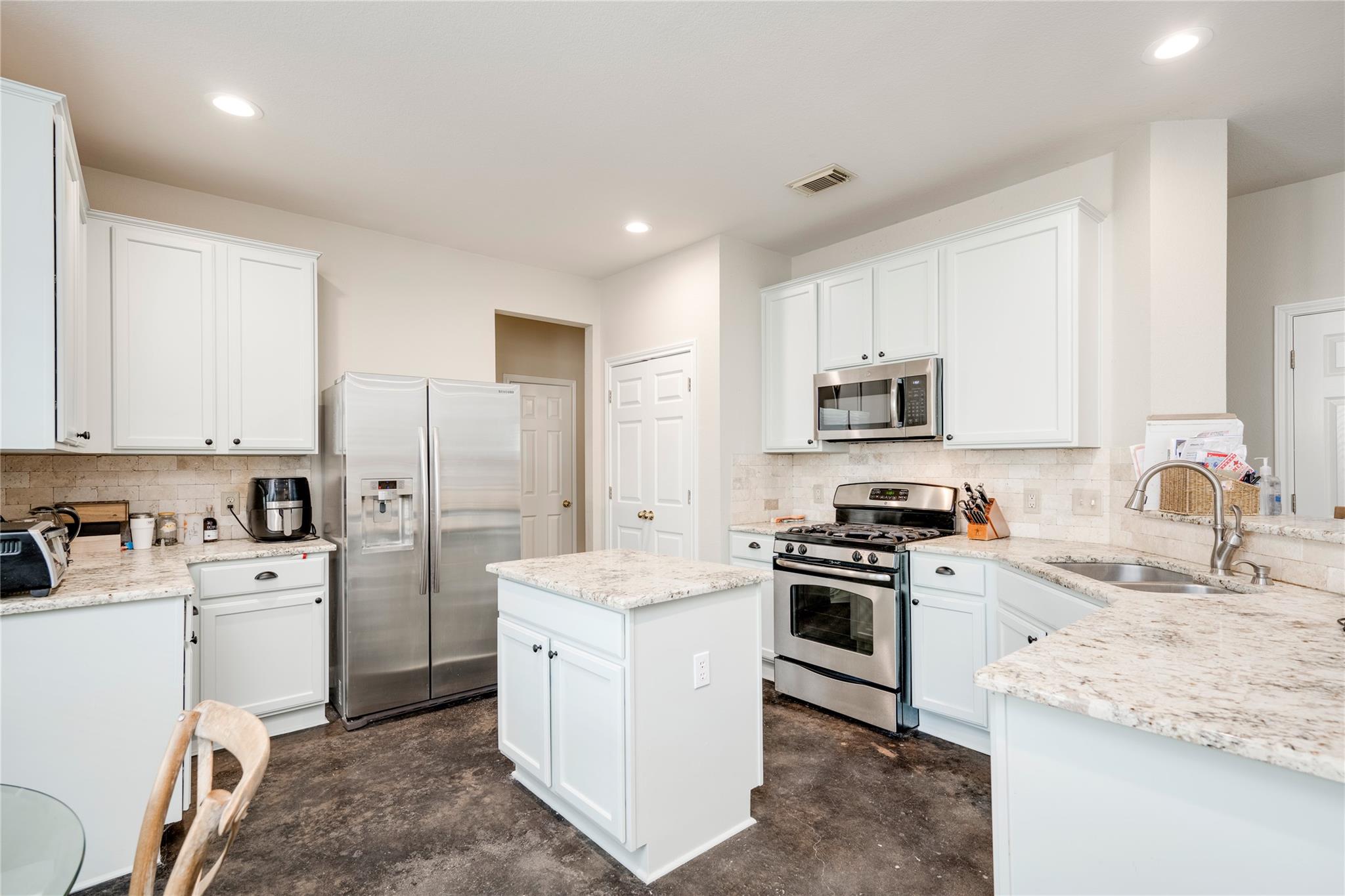 2729 Kinney Oaks Ct, Austin, TX 78704