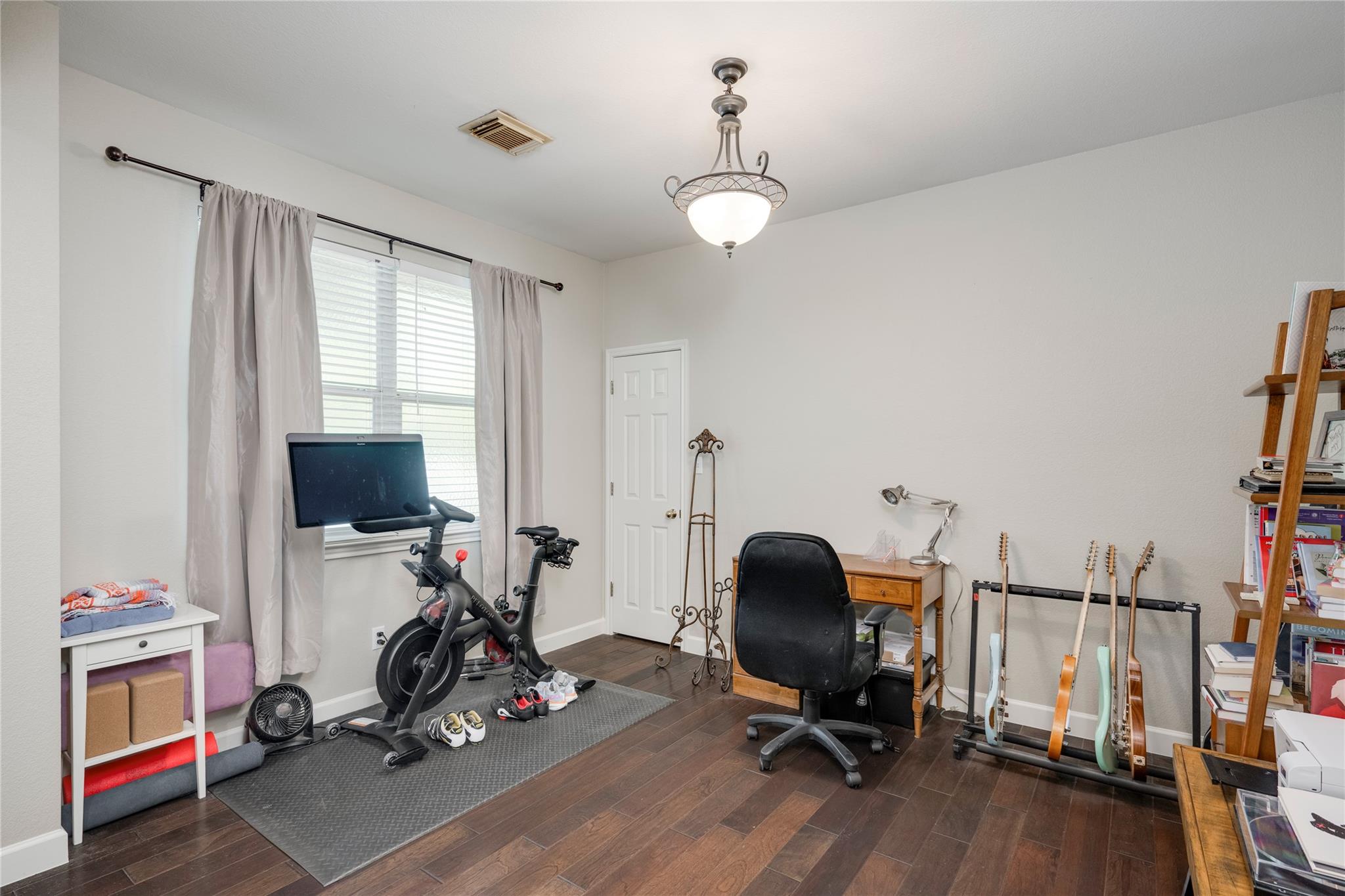 2729 Kinney Oaks Ct, Austin, TX 78704