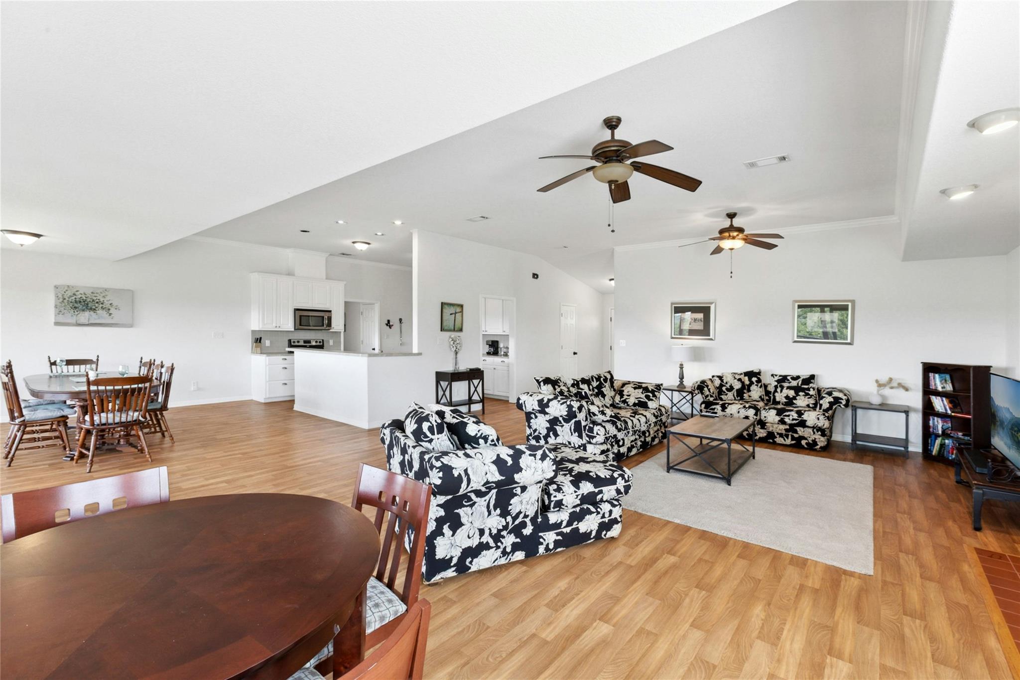 2806 Truman Cv, Lago Vista, TX 78645