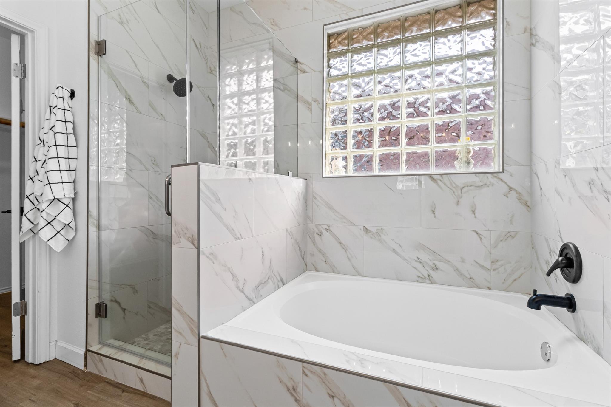 411 Las Colinas Dr, Leander, TX 78641