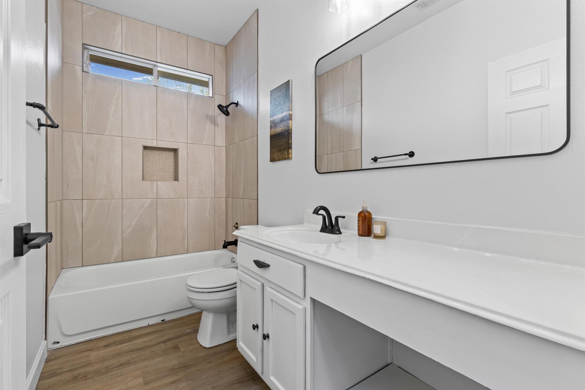 411 Las Colinas Dr, Leander, TX 78641