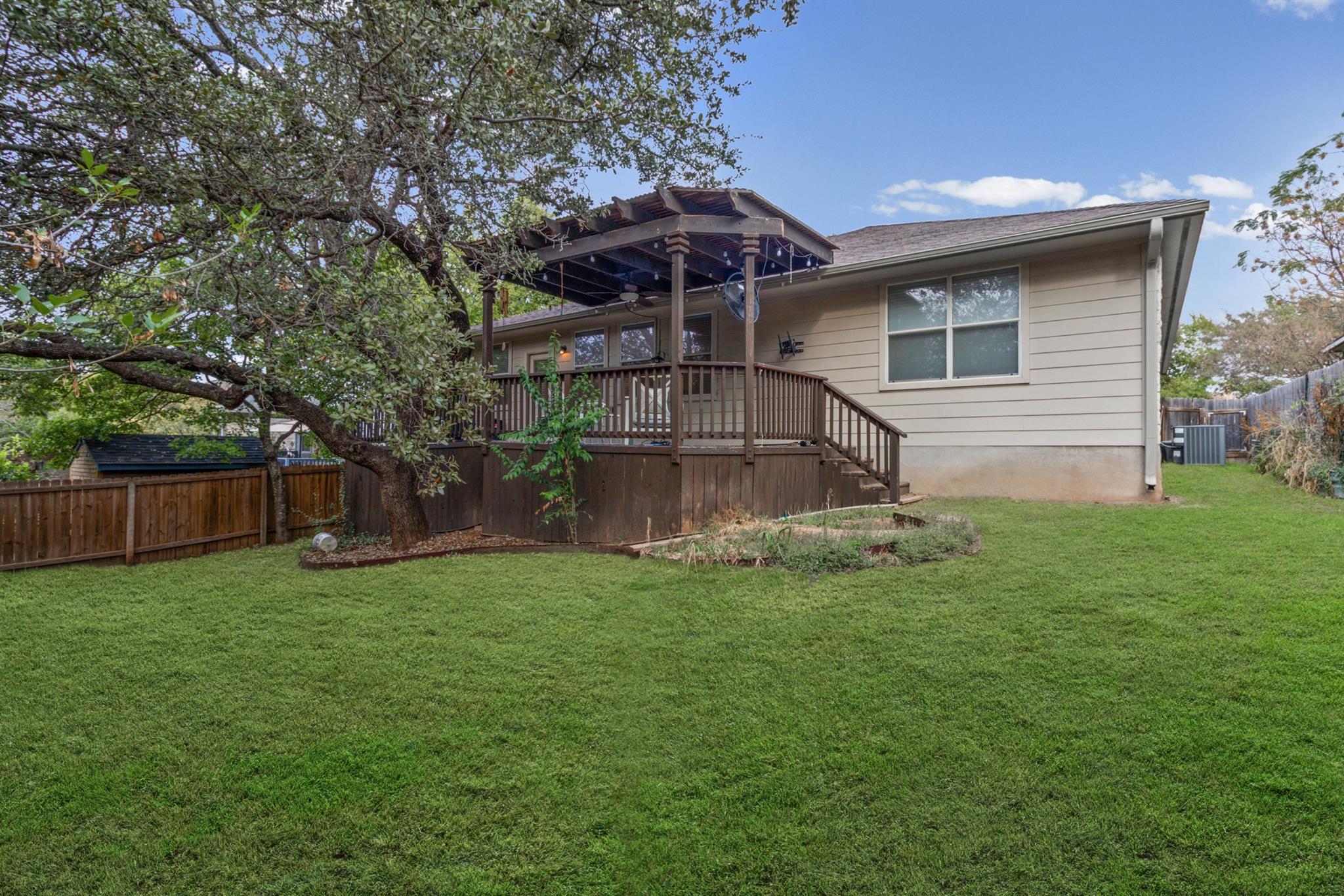 411 Las Colinas Dr, Leander, TX 78641