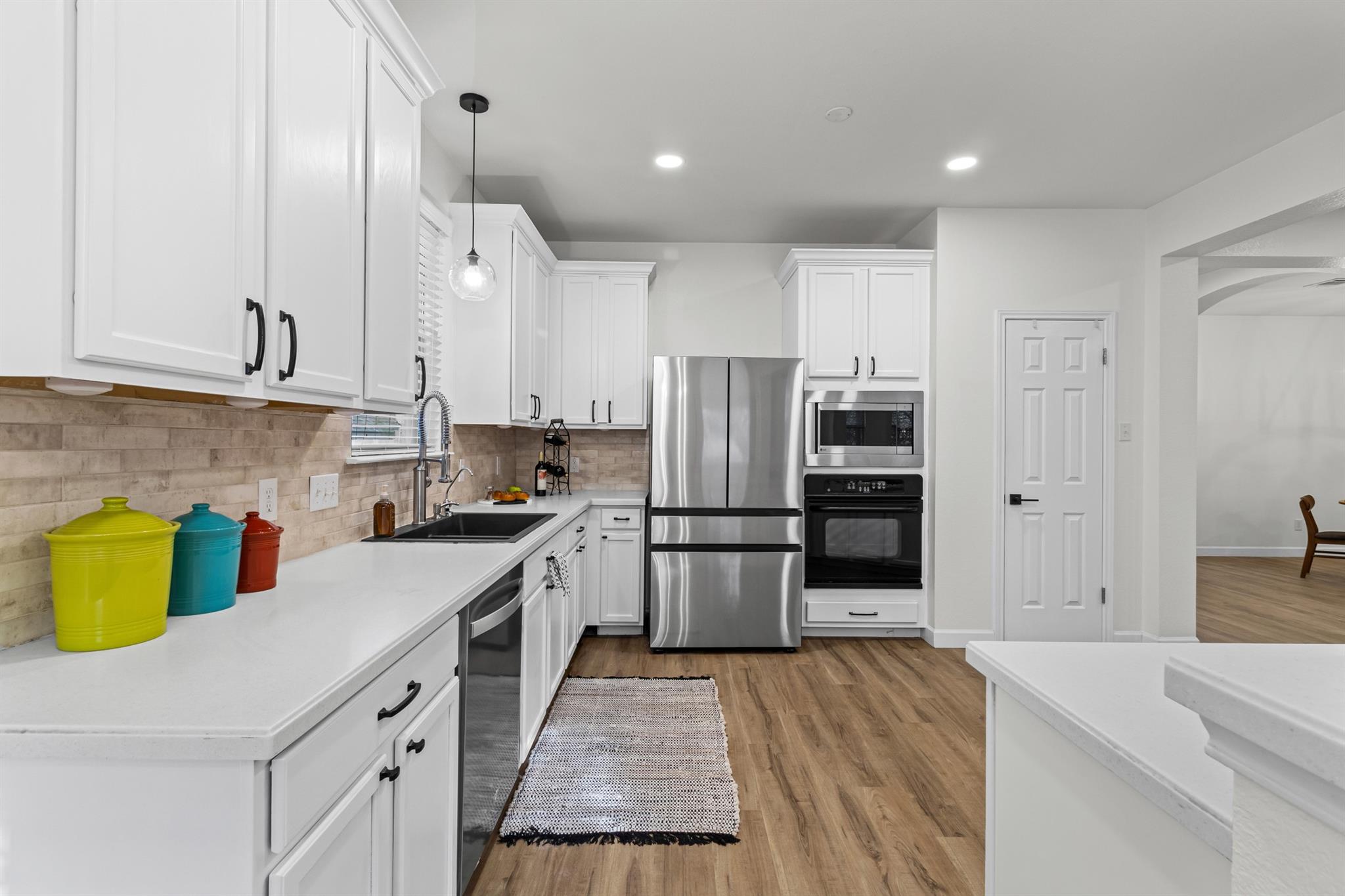 411 Las Colinas Dr, Leander, TX 78641