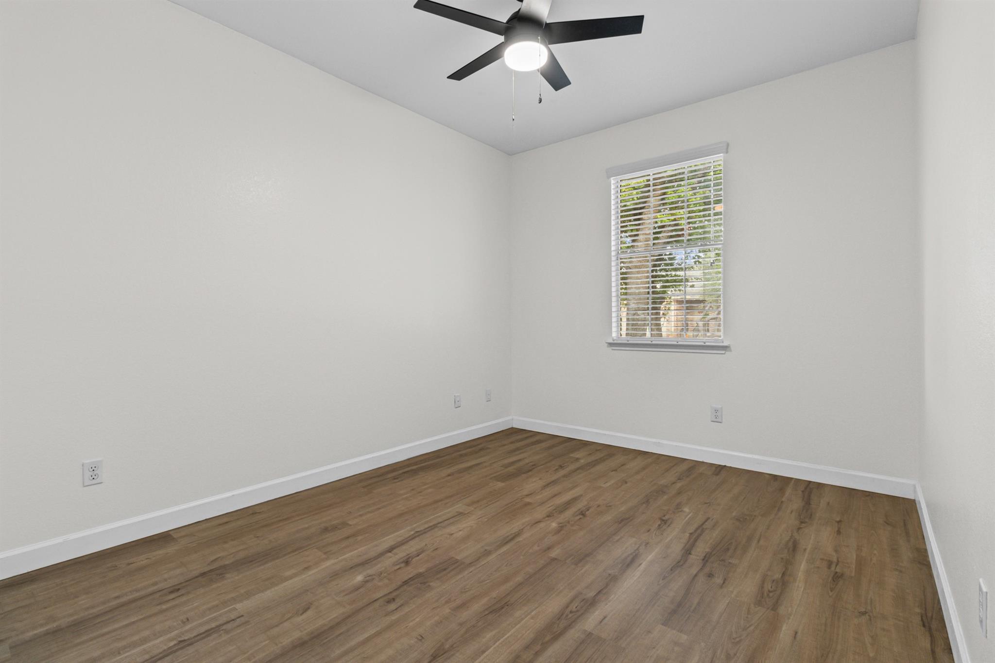 411 Las Colinas Dr, Leander, TX 78641