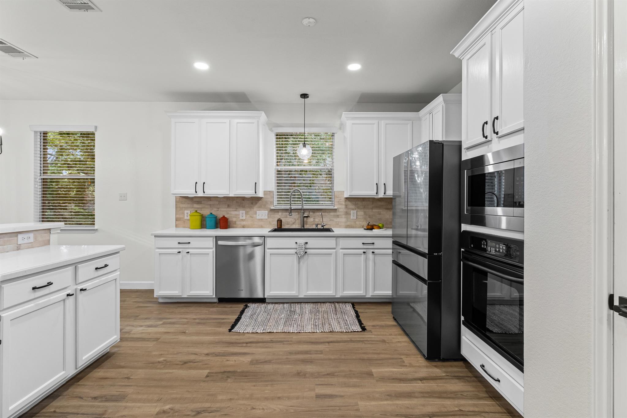 411 Las Colinas Dr, Leander, TX 78641