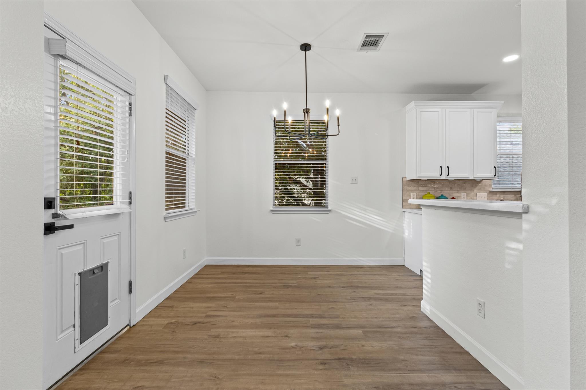 411 Las Colinas Dr, Leander, TX 78641