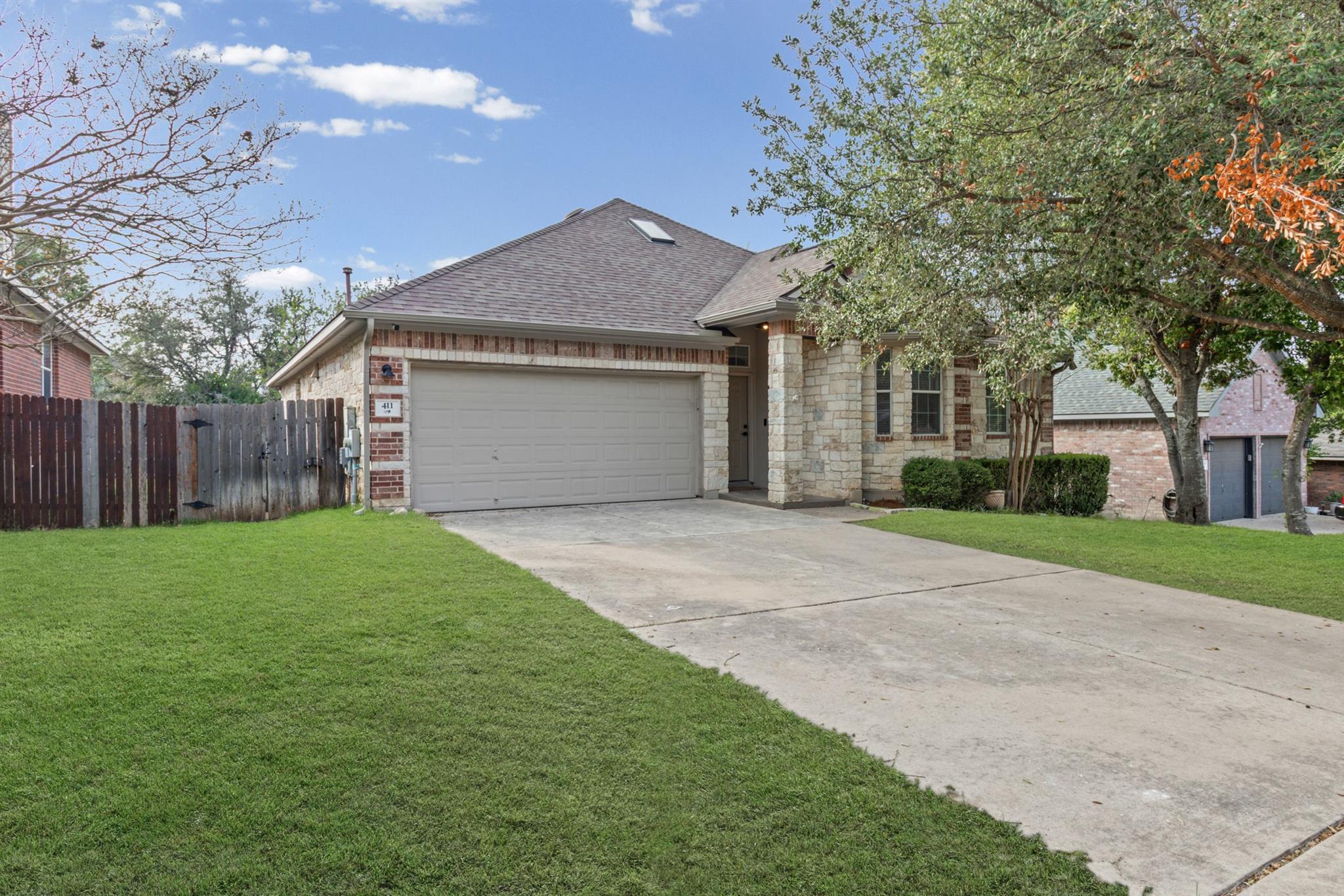 411 Las Colinas Dr, Leander, TX 78641